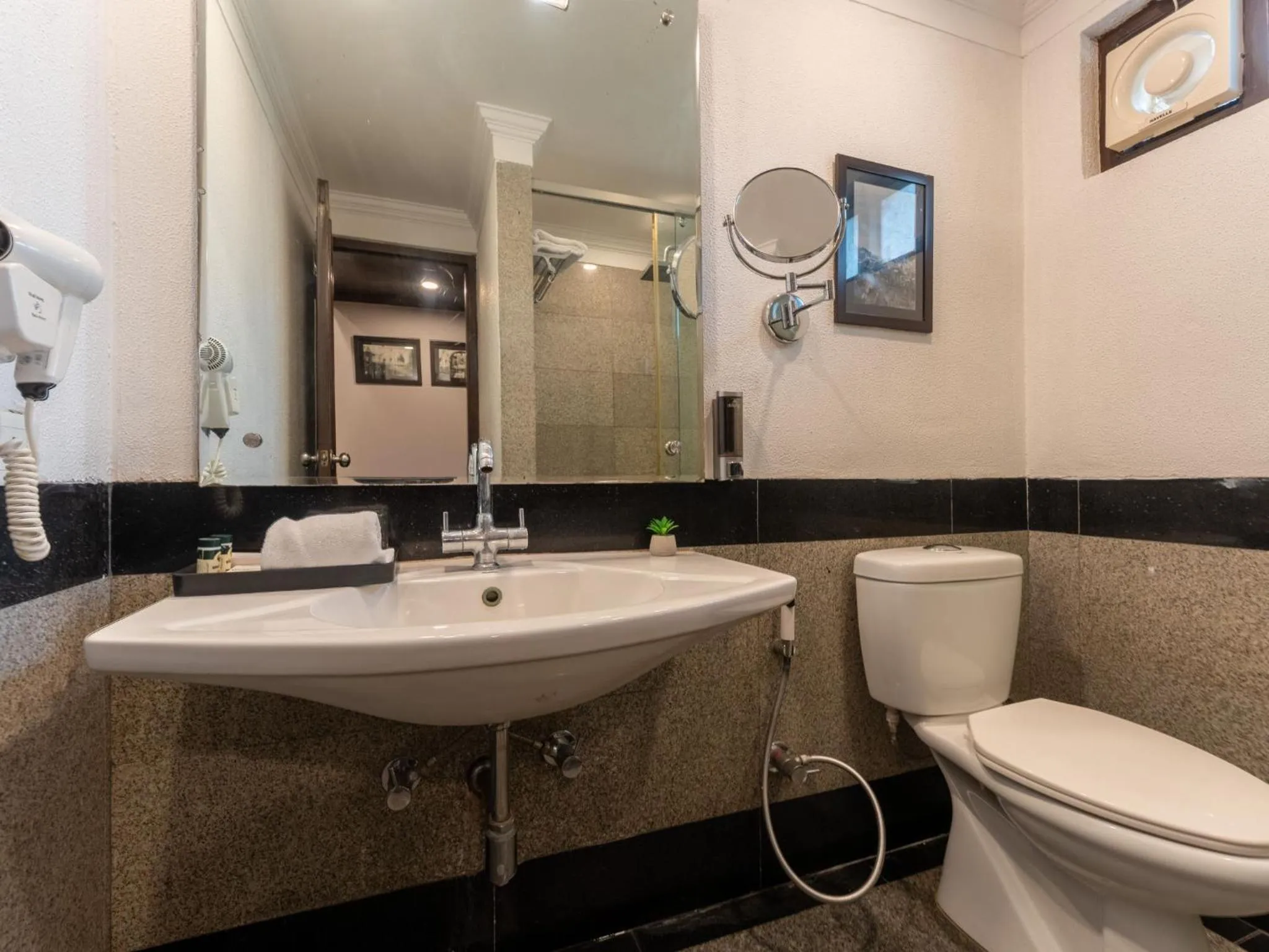 Toilet in Moustache Mussoorie