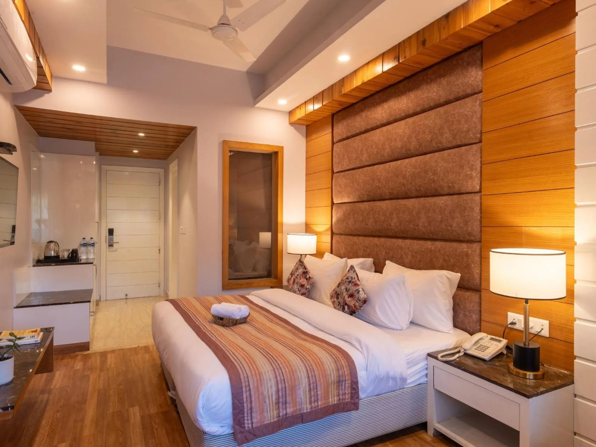 Living room, Bed in Moustache Mussoorie