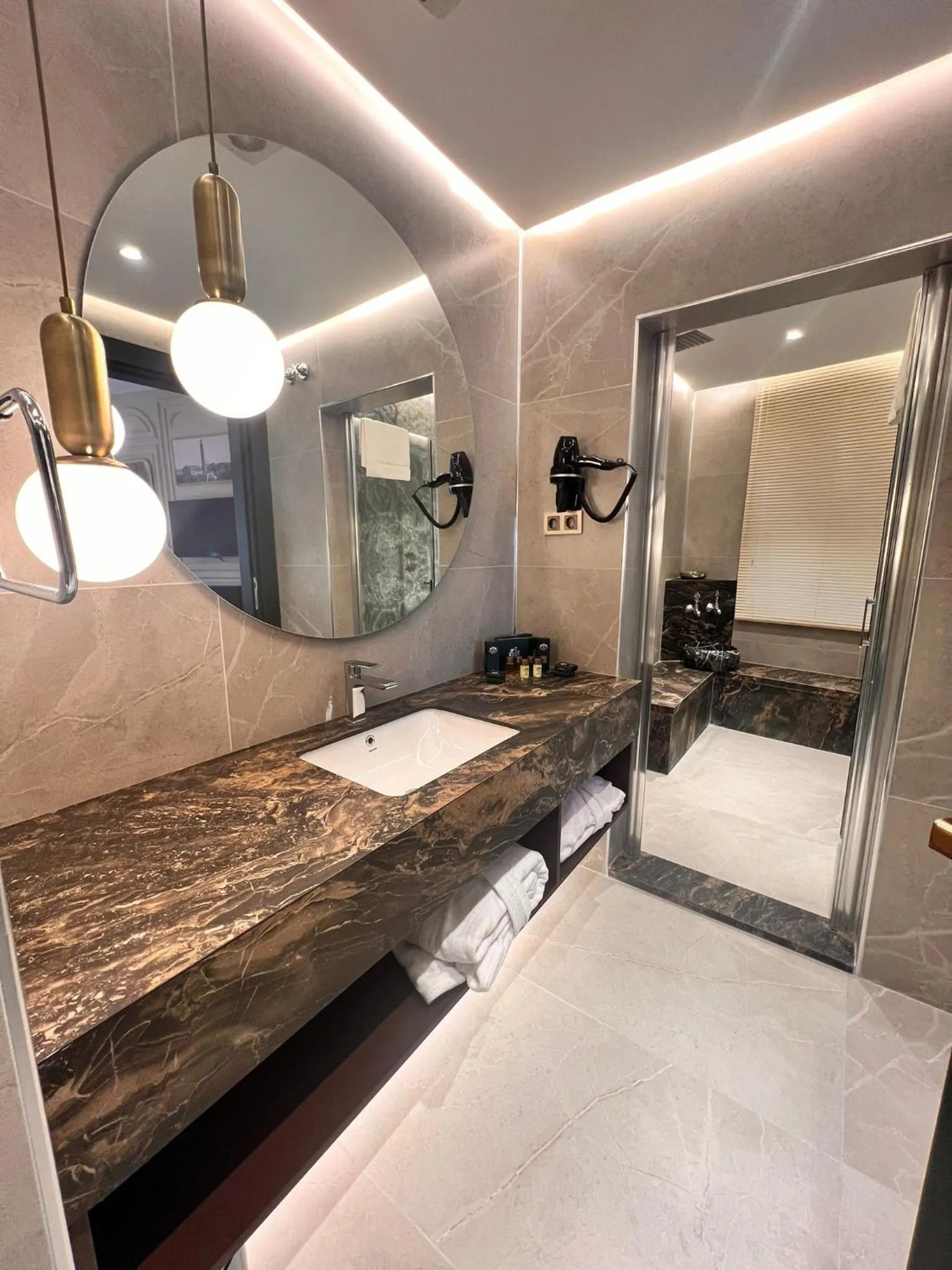 Bathroom in Sur Royal's Hotel