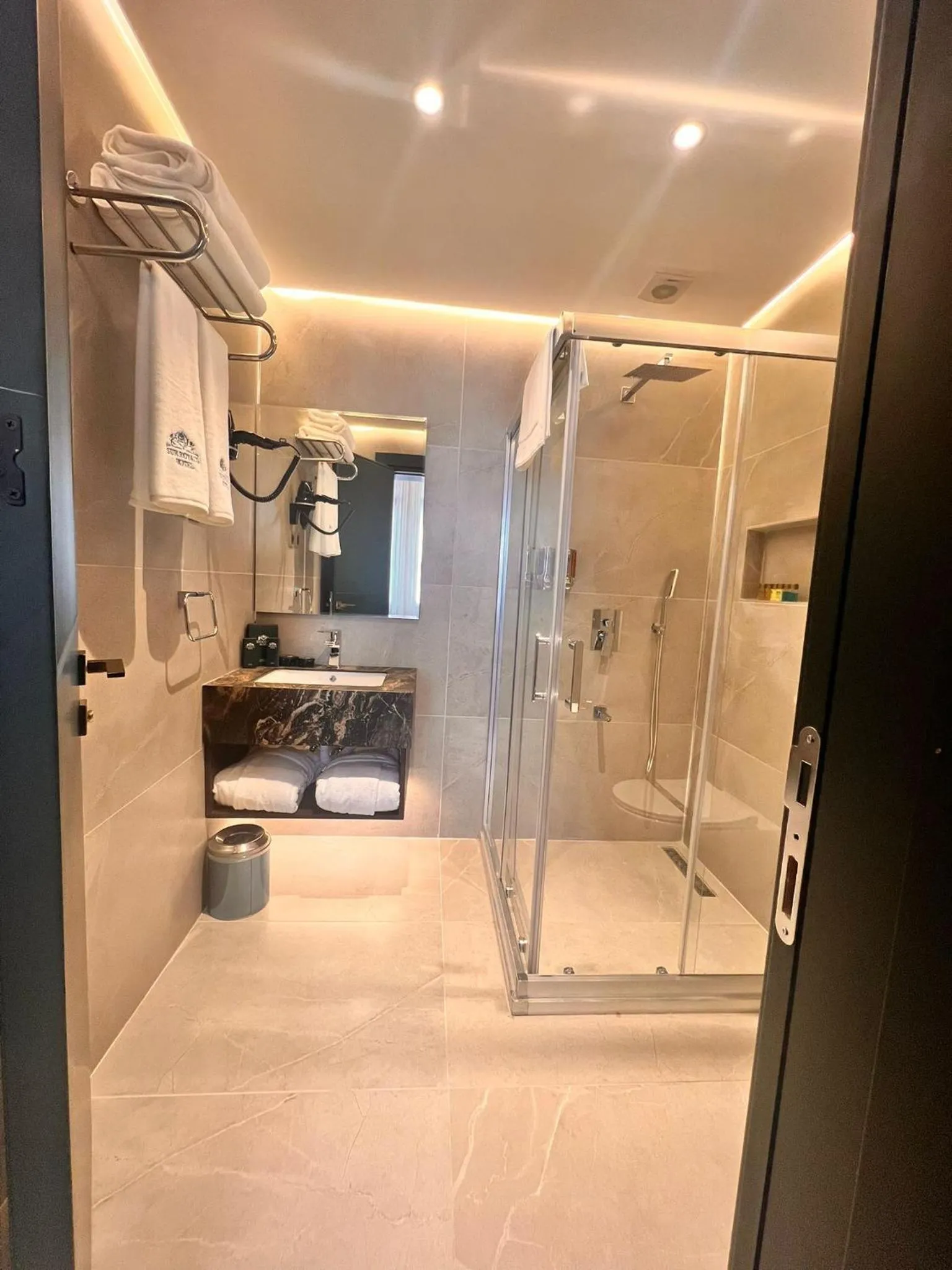 Shower in Sur Royal's Hotel