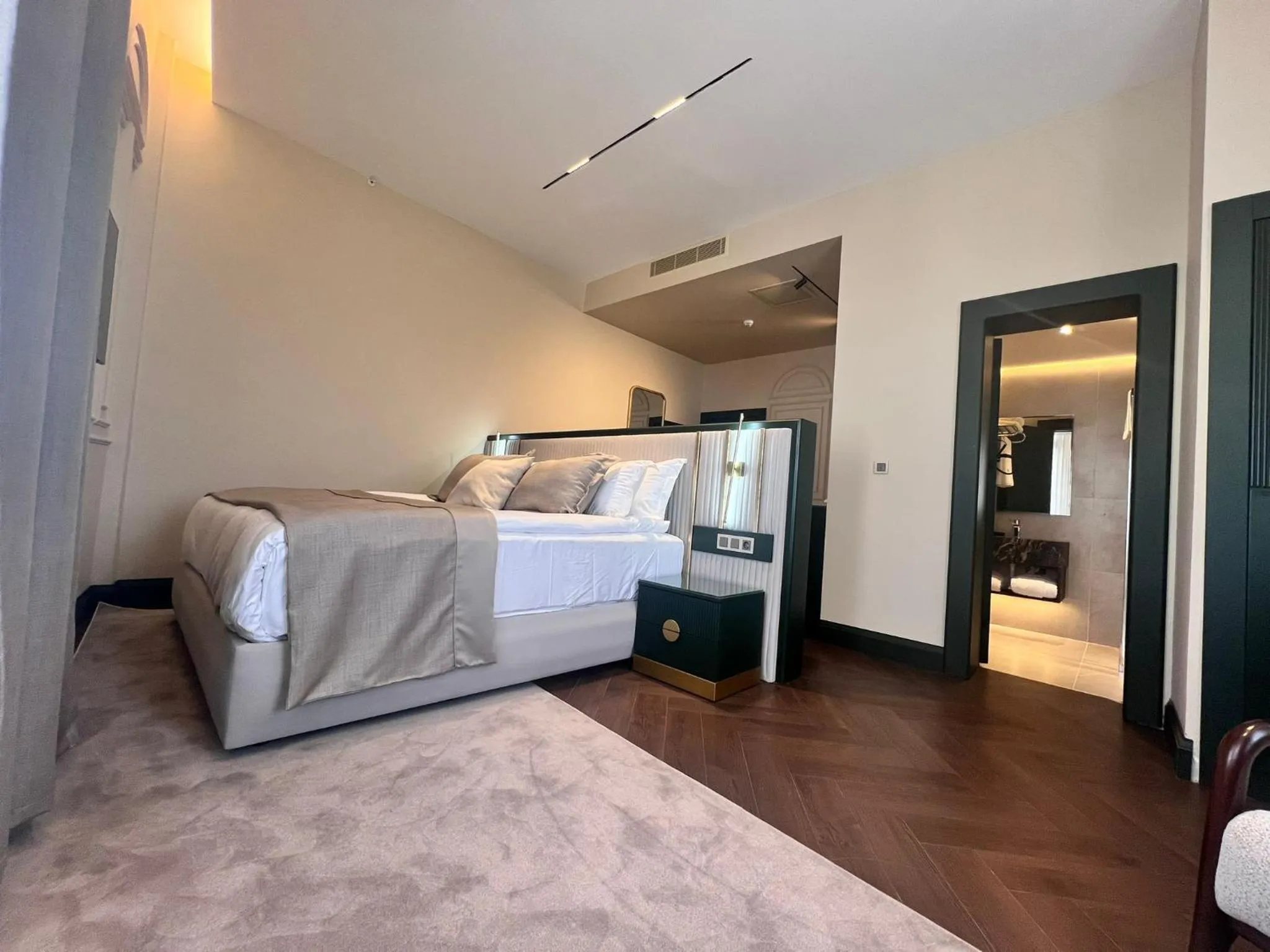 Bed in Sur Royal's Hotel