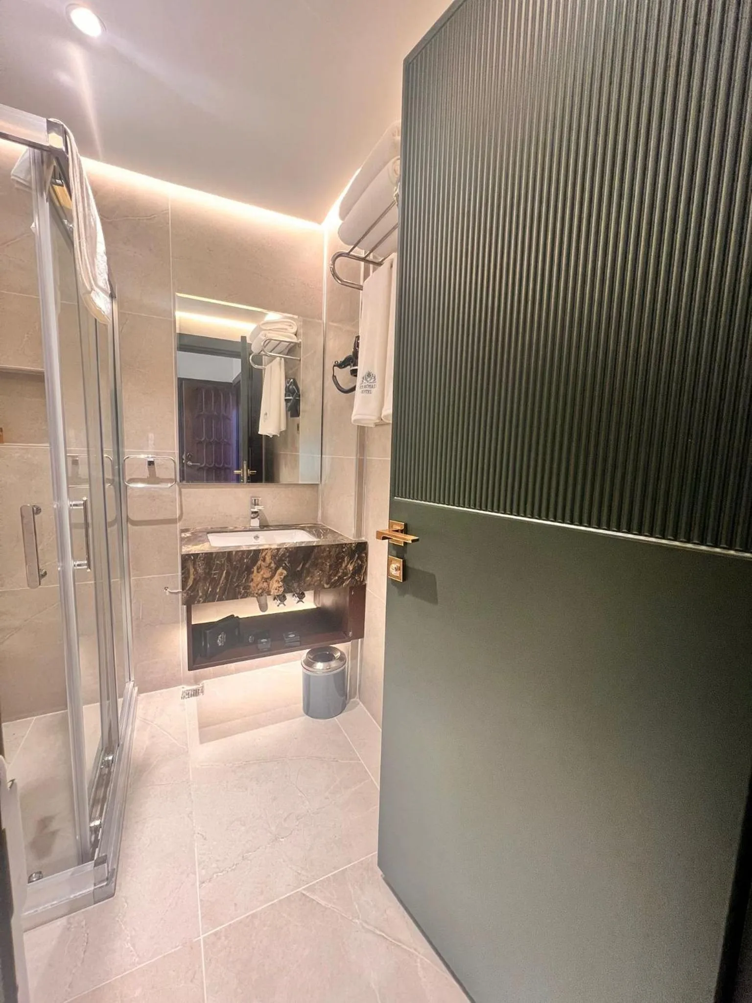 Shower in Sur Royal's Hotel