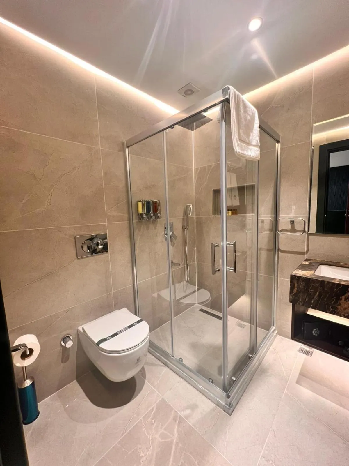 Shower in Sur Royal's Hotel