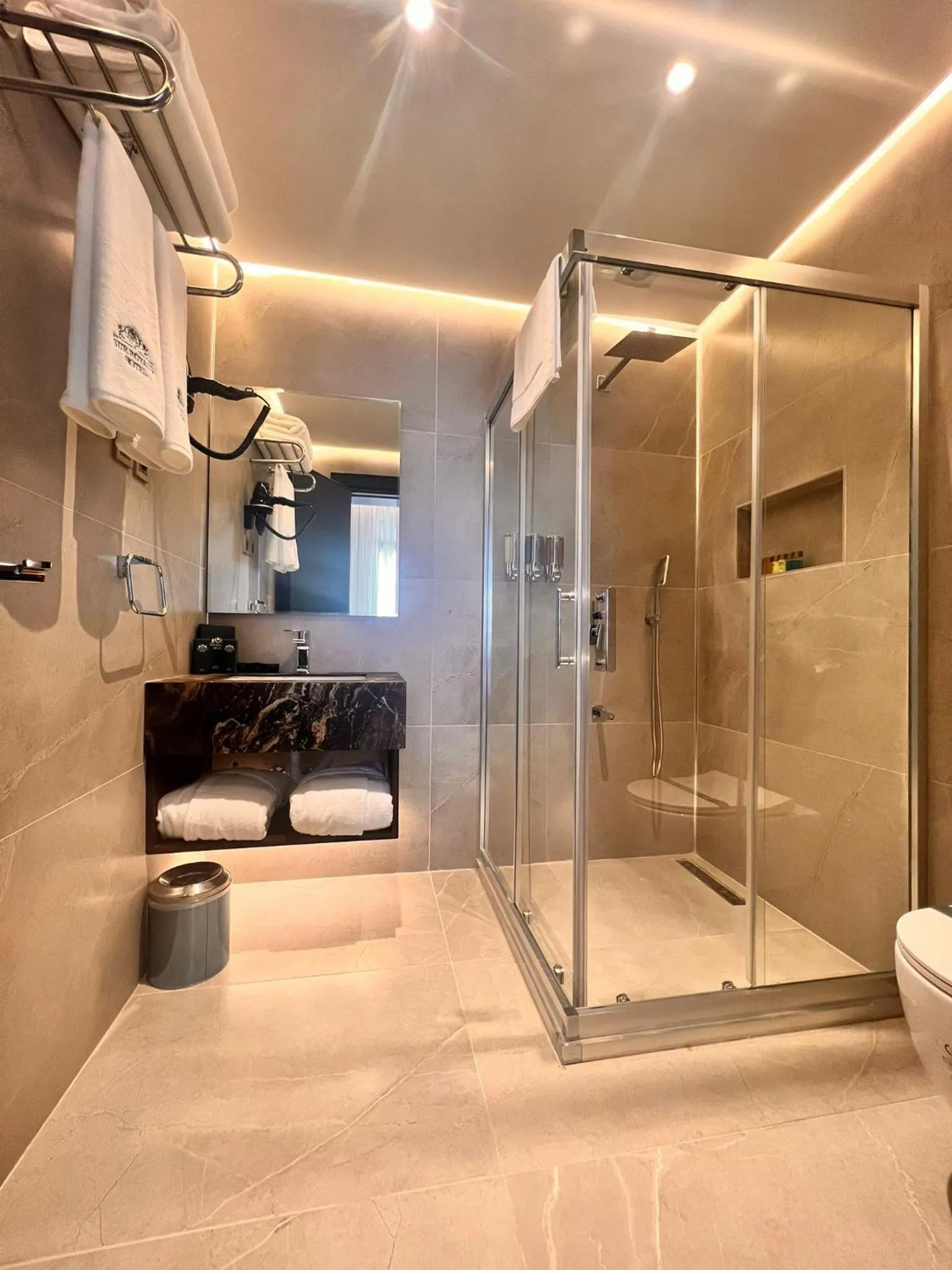 Shower in Sur Royal's Hotel