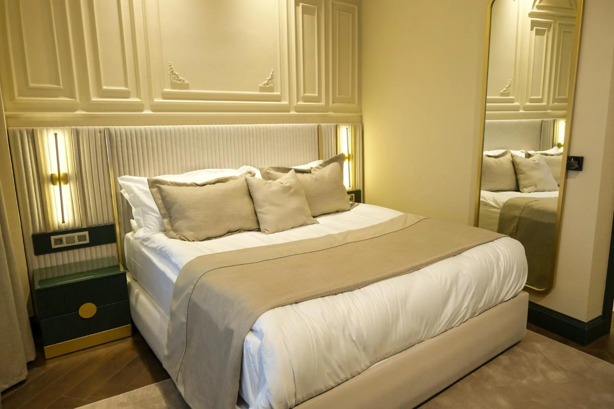 Bed in Sur Royal's Hotel