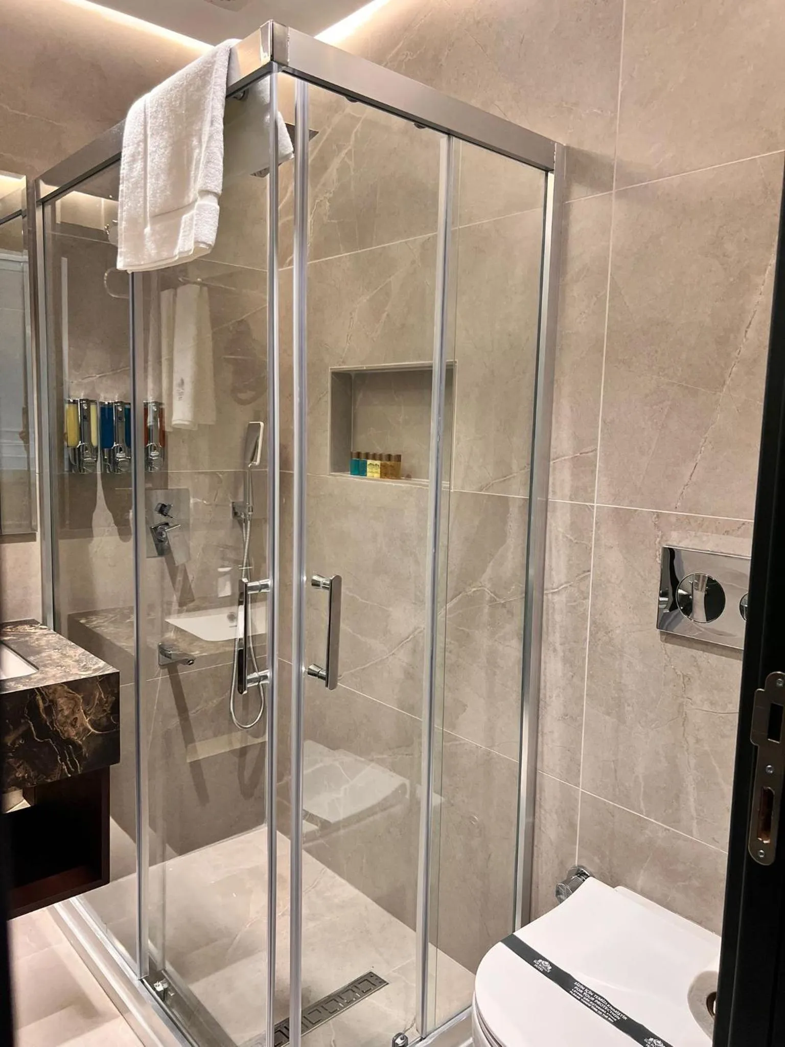 Shower in Sur Royal's Hotel