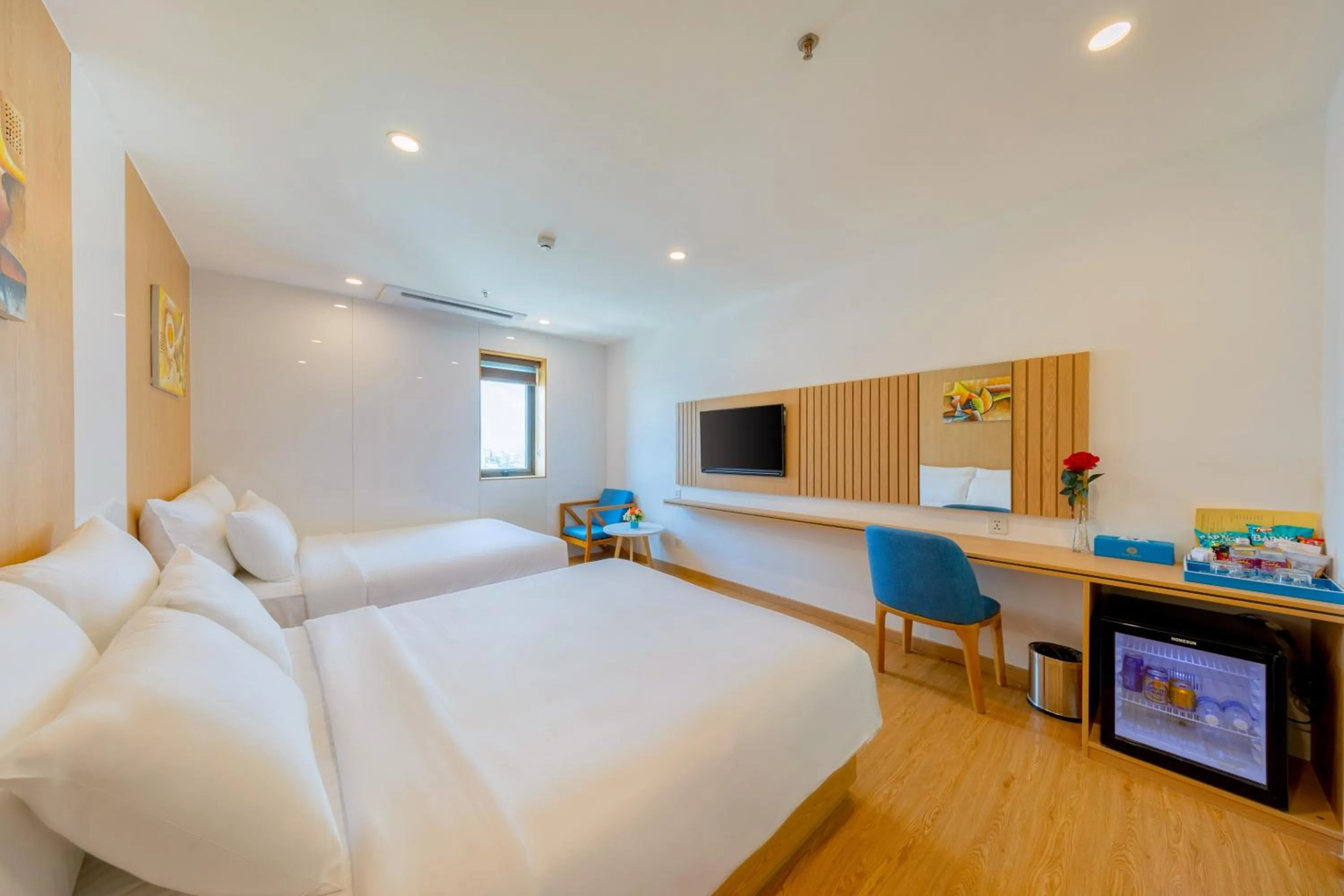 Communal lounge/ TV room, Bed in KOVA Diamond Hotel Da Nang