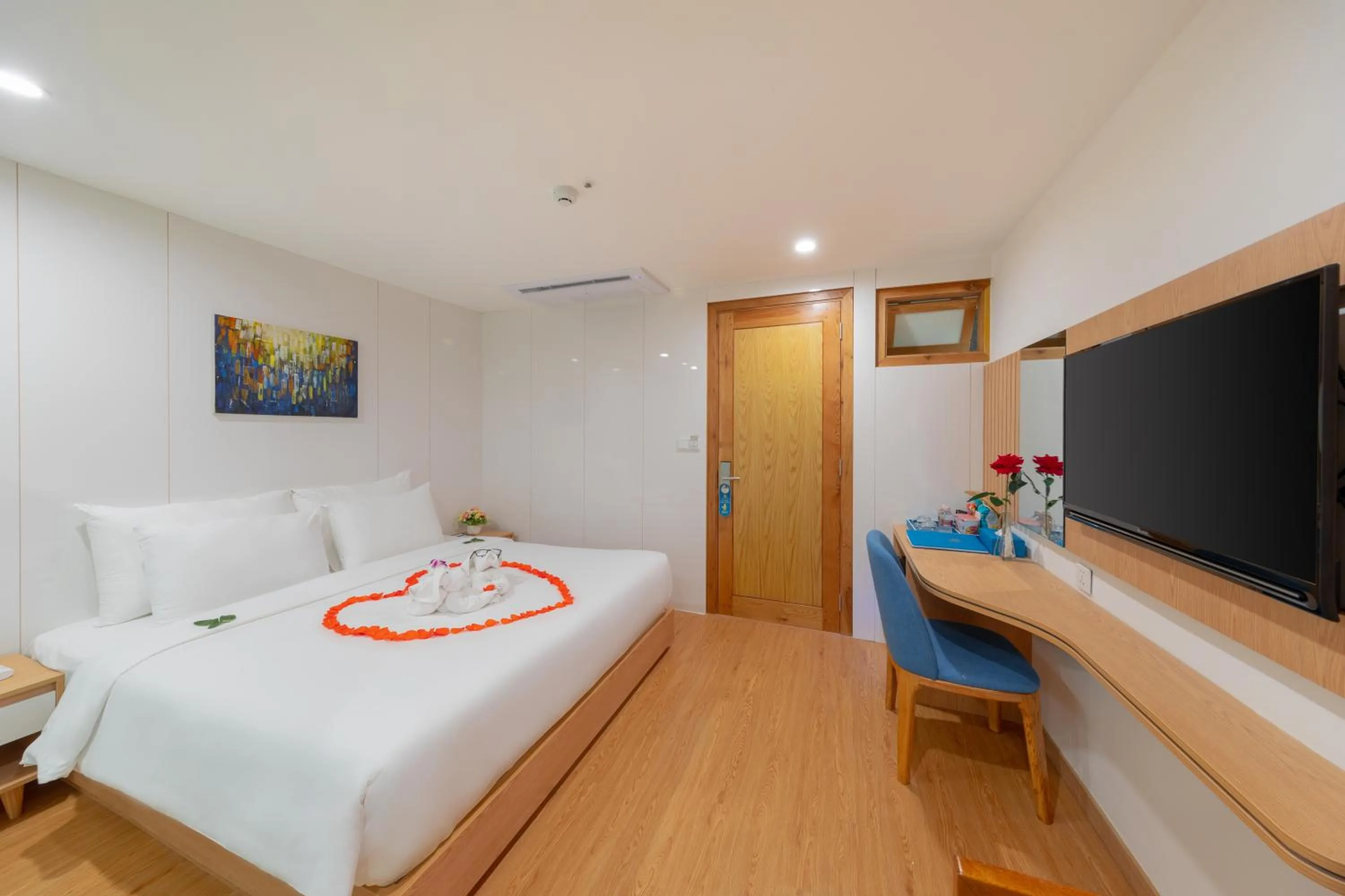 Photo of the whole room, Bed in KOVA Diamond Hotel Da Nang