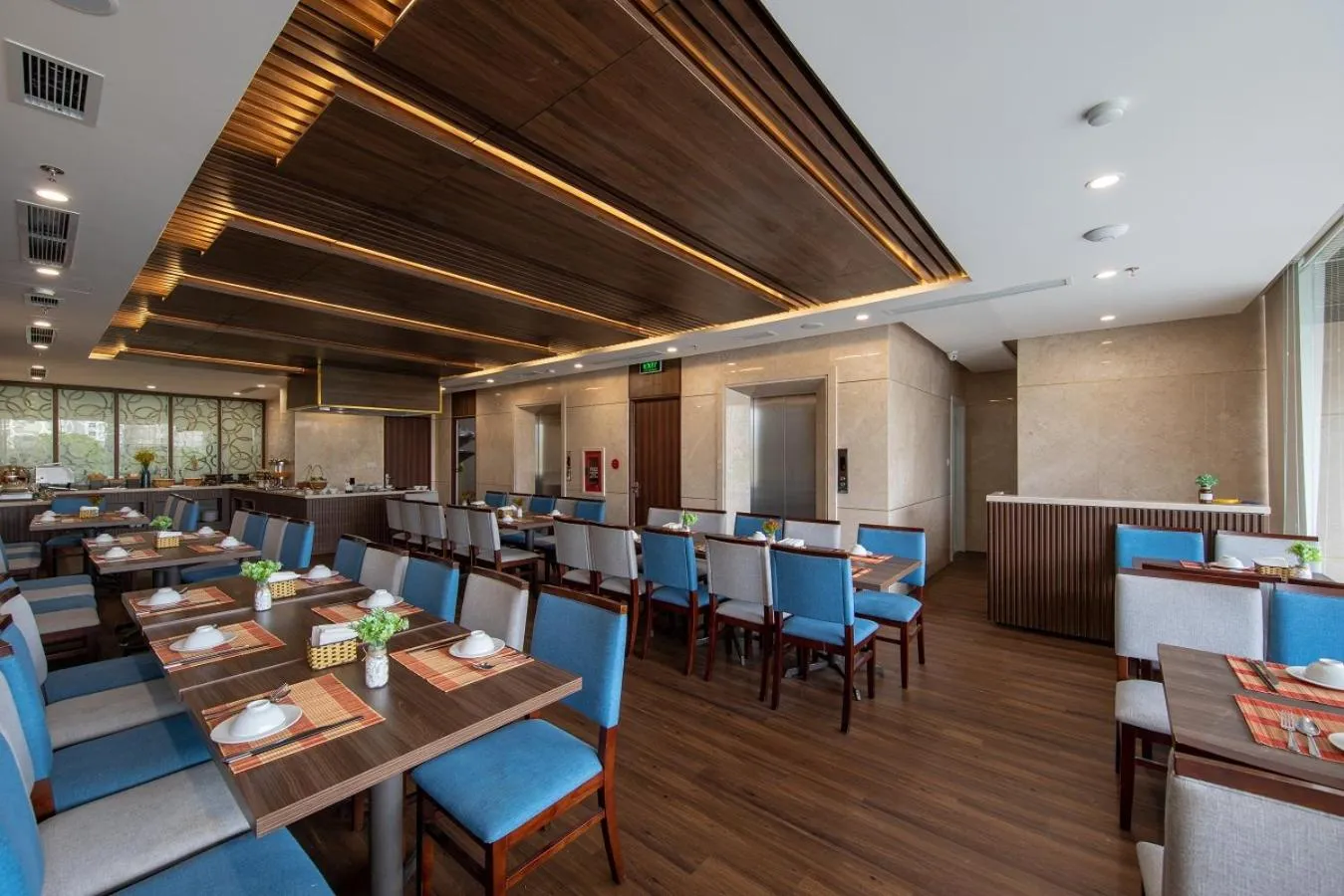 Restaurant/places to eat in KOVA Diamond Hotel Da Nang