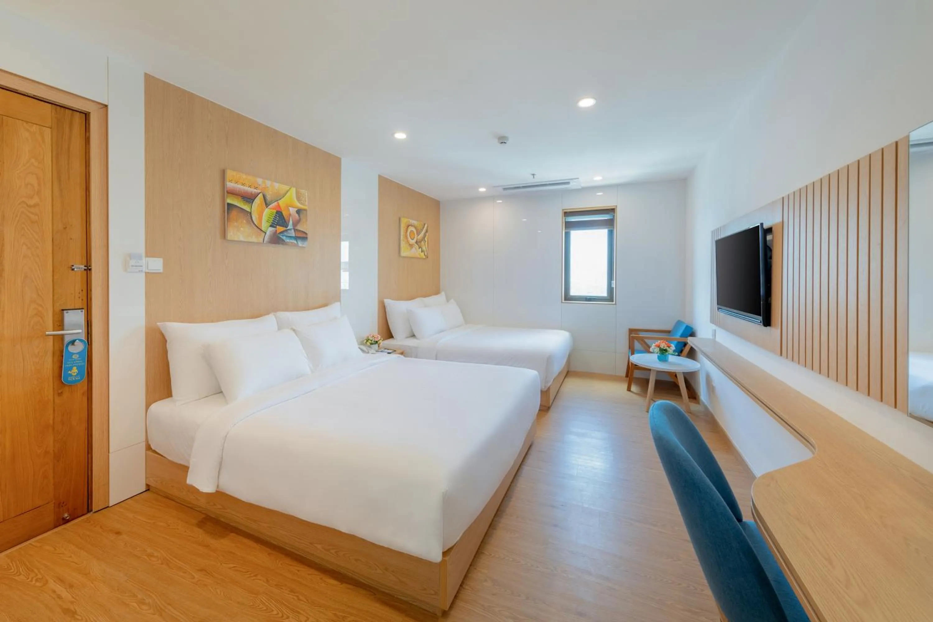 Communal lounge/ TV room, Bed in KOVA Diamond Hotel Da Nang