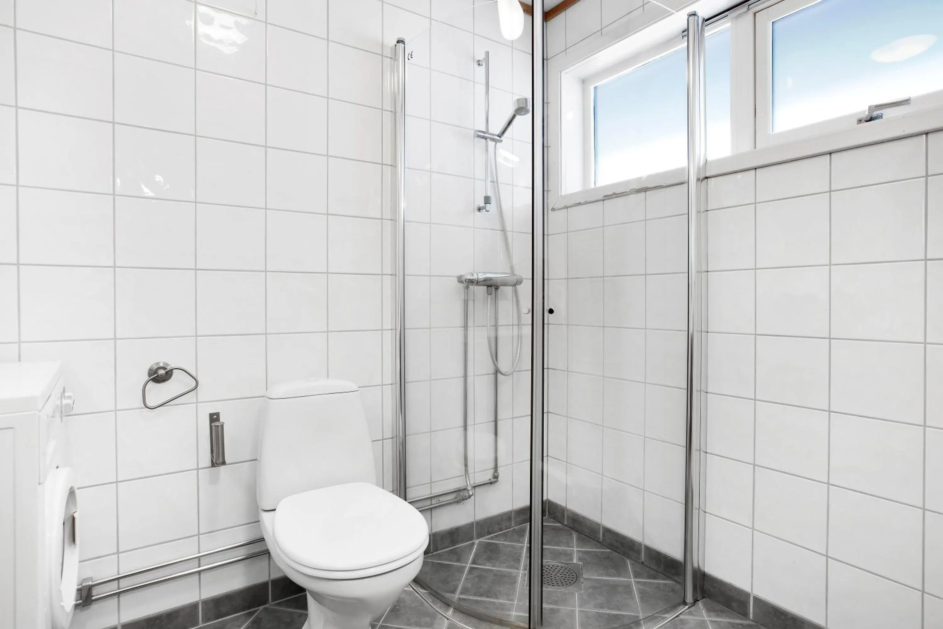 Shower in Master Apartment Hotel