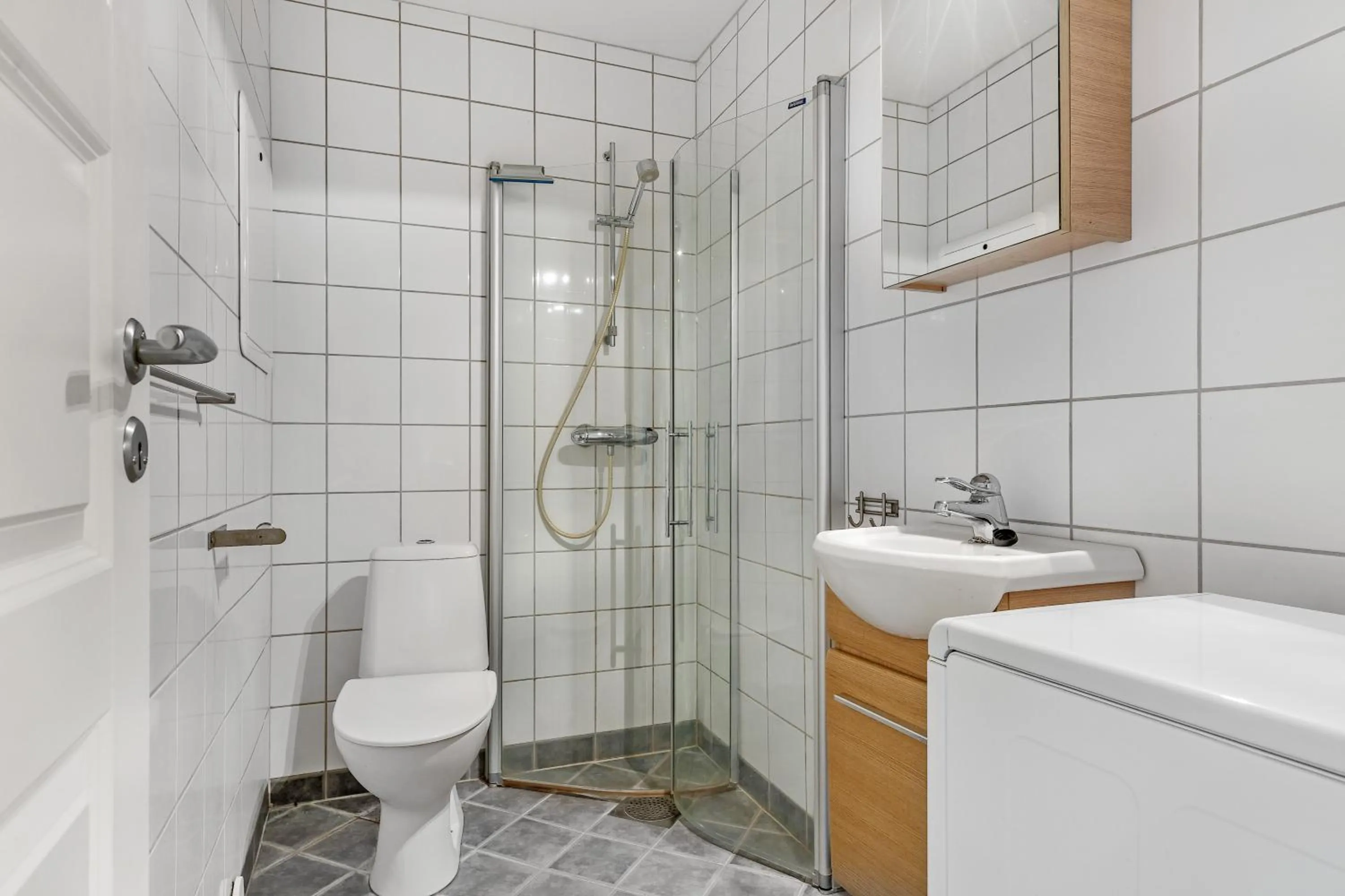 Shower in Master Apartment Hotel