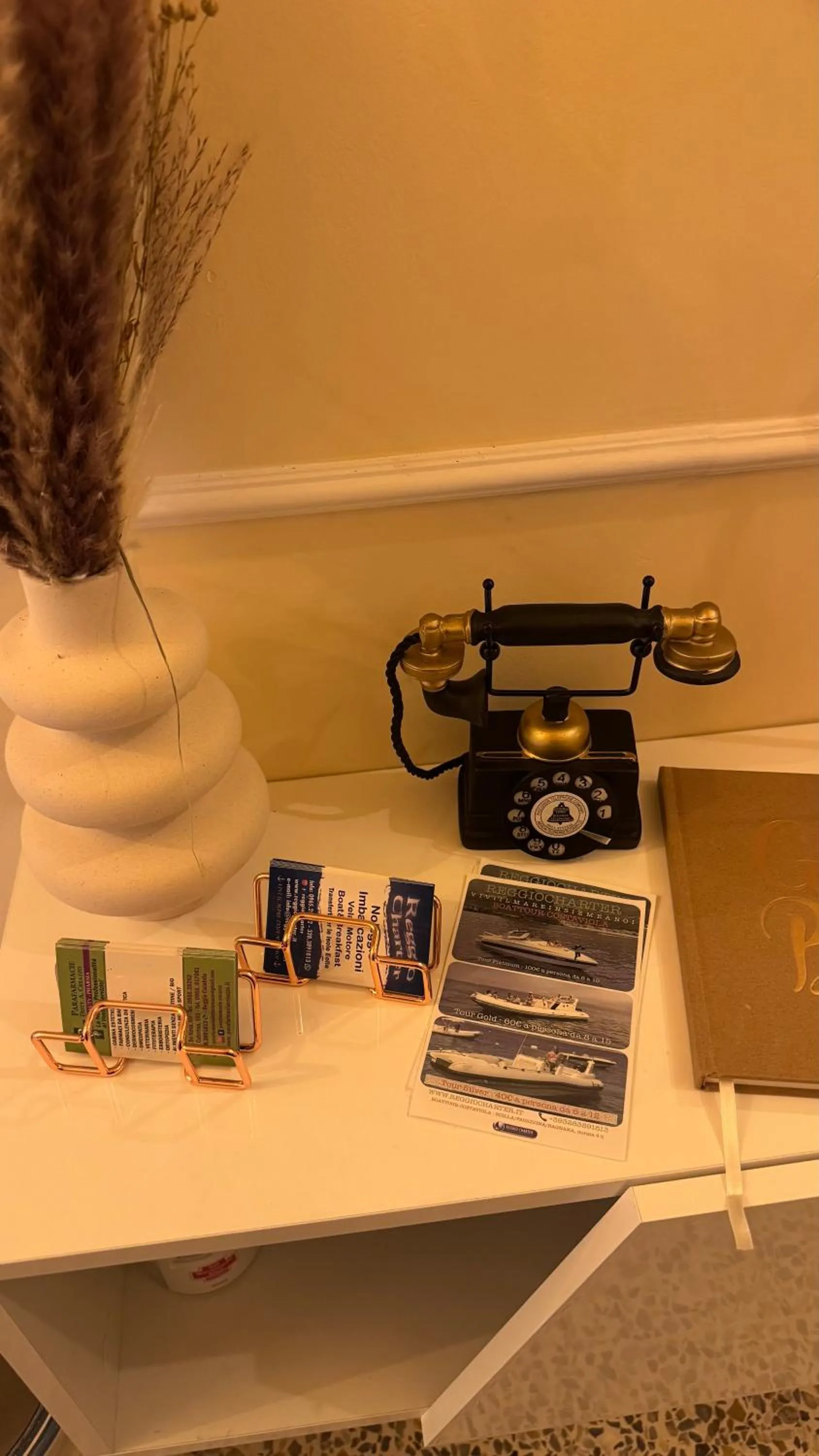 concierge in AC GOLD B&B Boutique Rooms & Suite