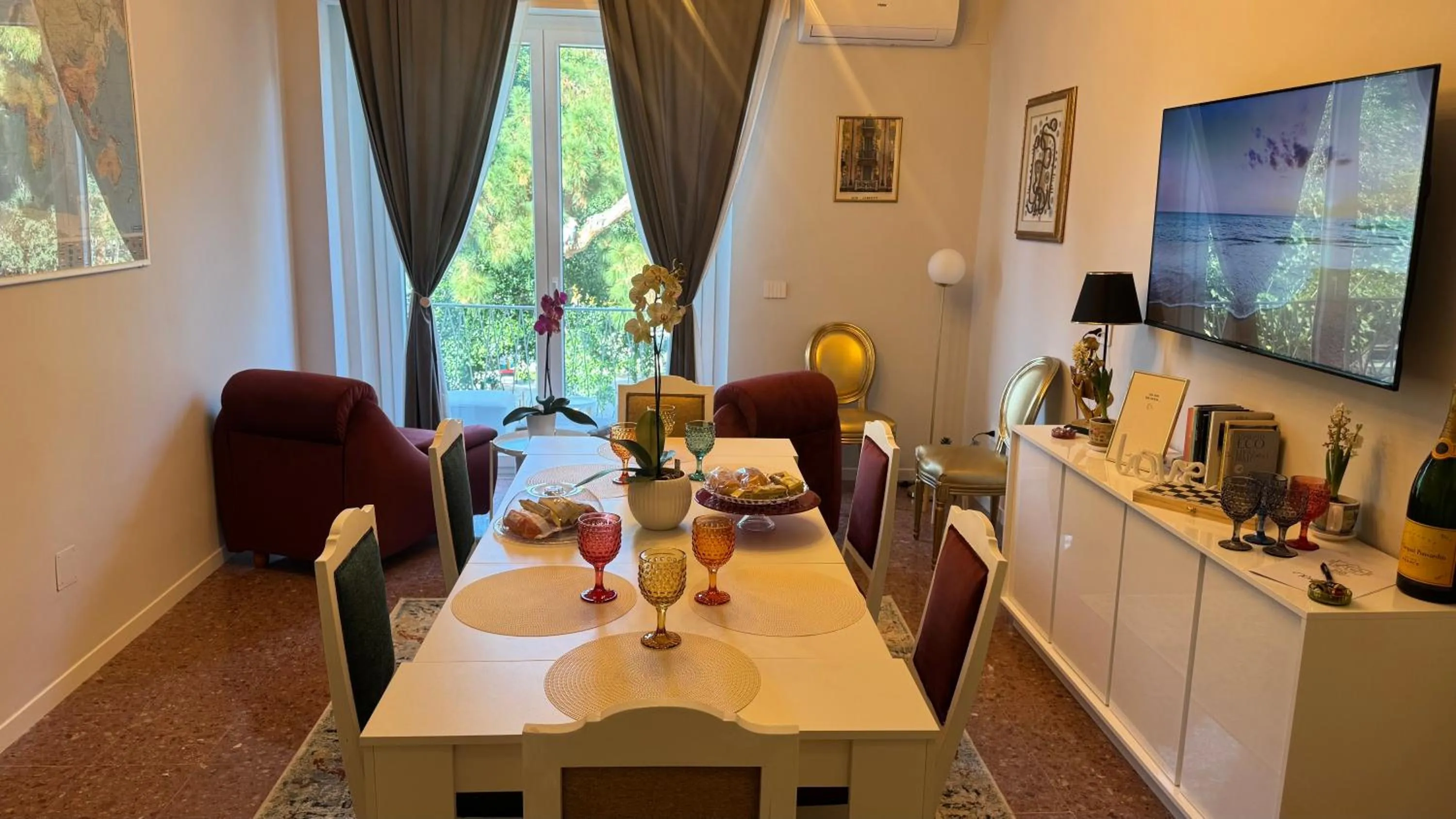 Communal lounge/ TV room in AC GOLD B&B Boutique Rooms & Suite