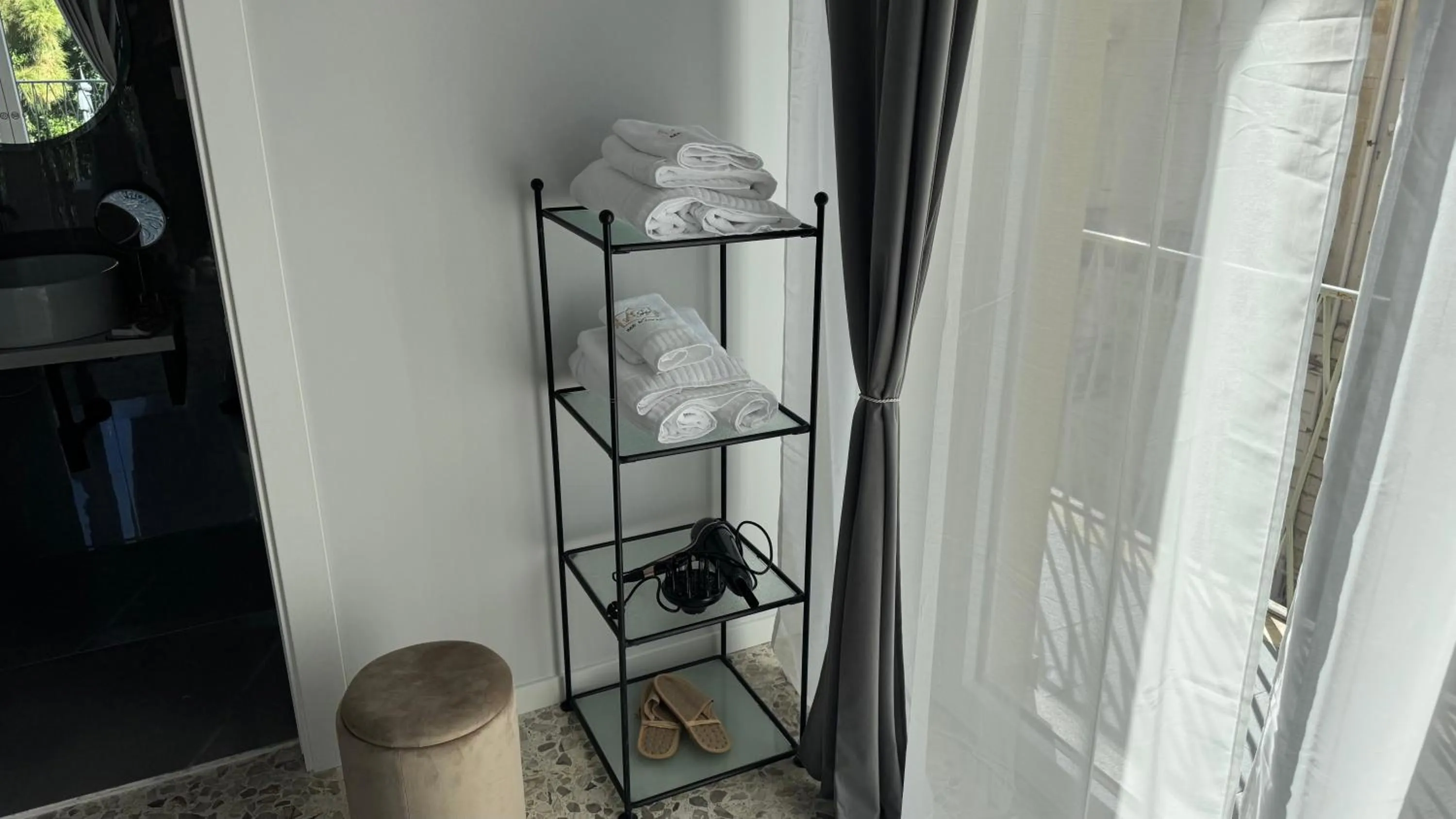 Shower in AC GOLD B&B Boutique Rooms & Suite