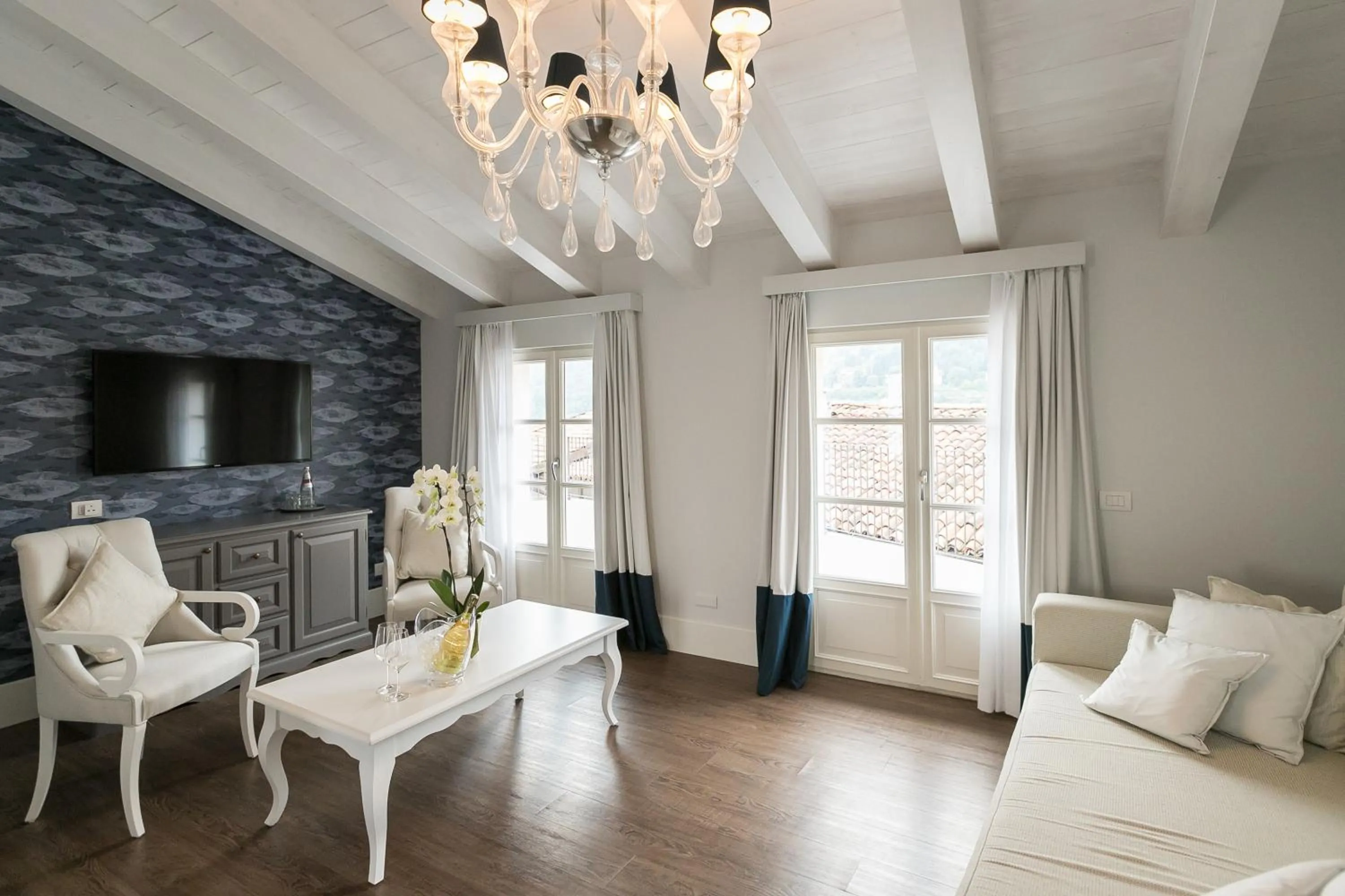 Photo of the whole room in Belvedere