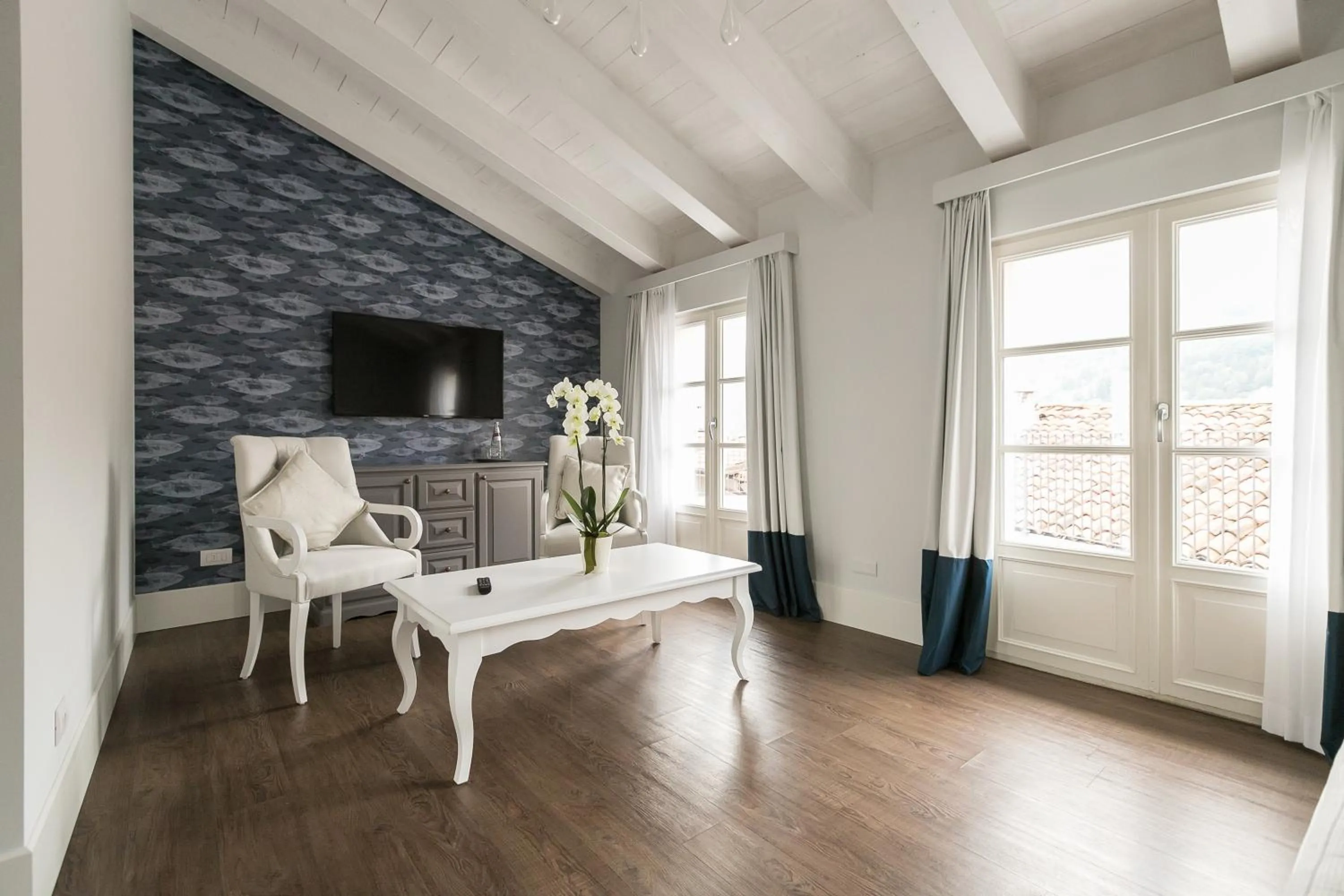 Photo of the whole room in Belvedere