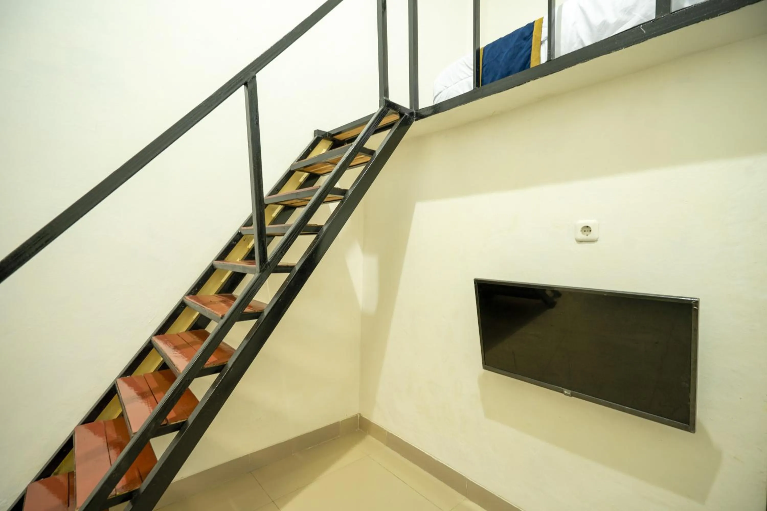 TV and multimedia in CQA Living By ARBA