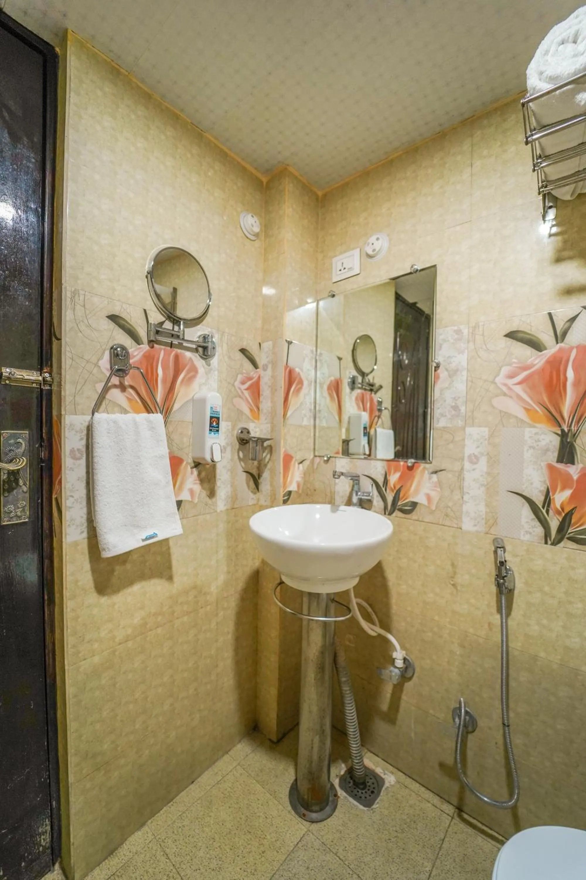 Shiv Rudraksh Resort, Near Assi Ghat