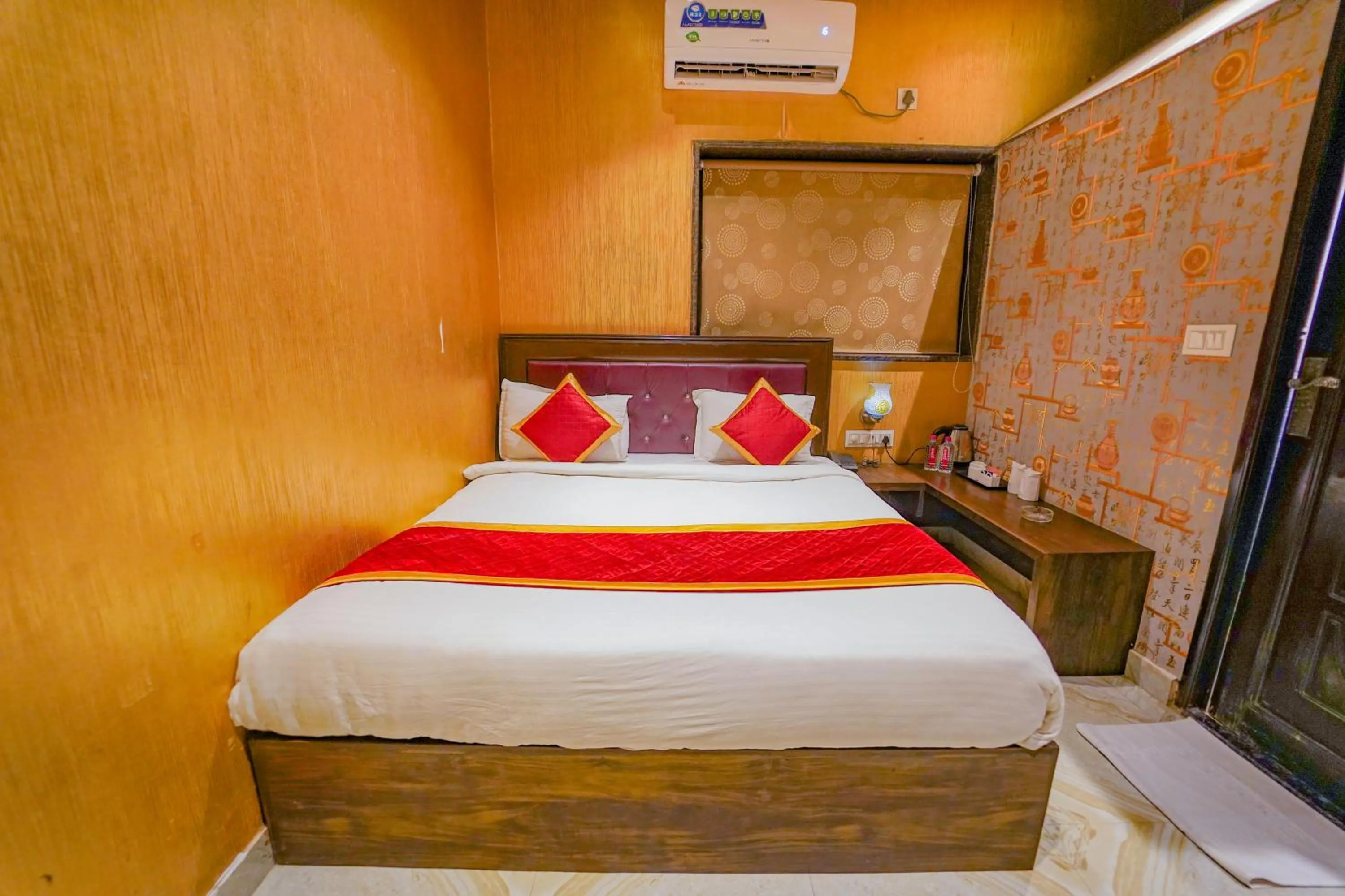 Bed in Shiv Rudraksh Resort, Near Assi Ghat