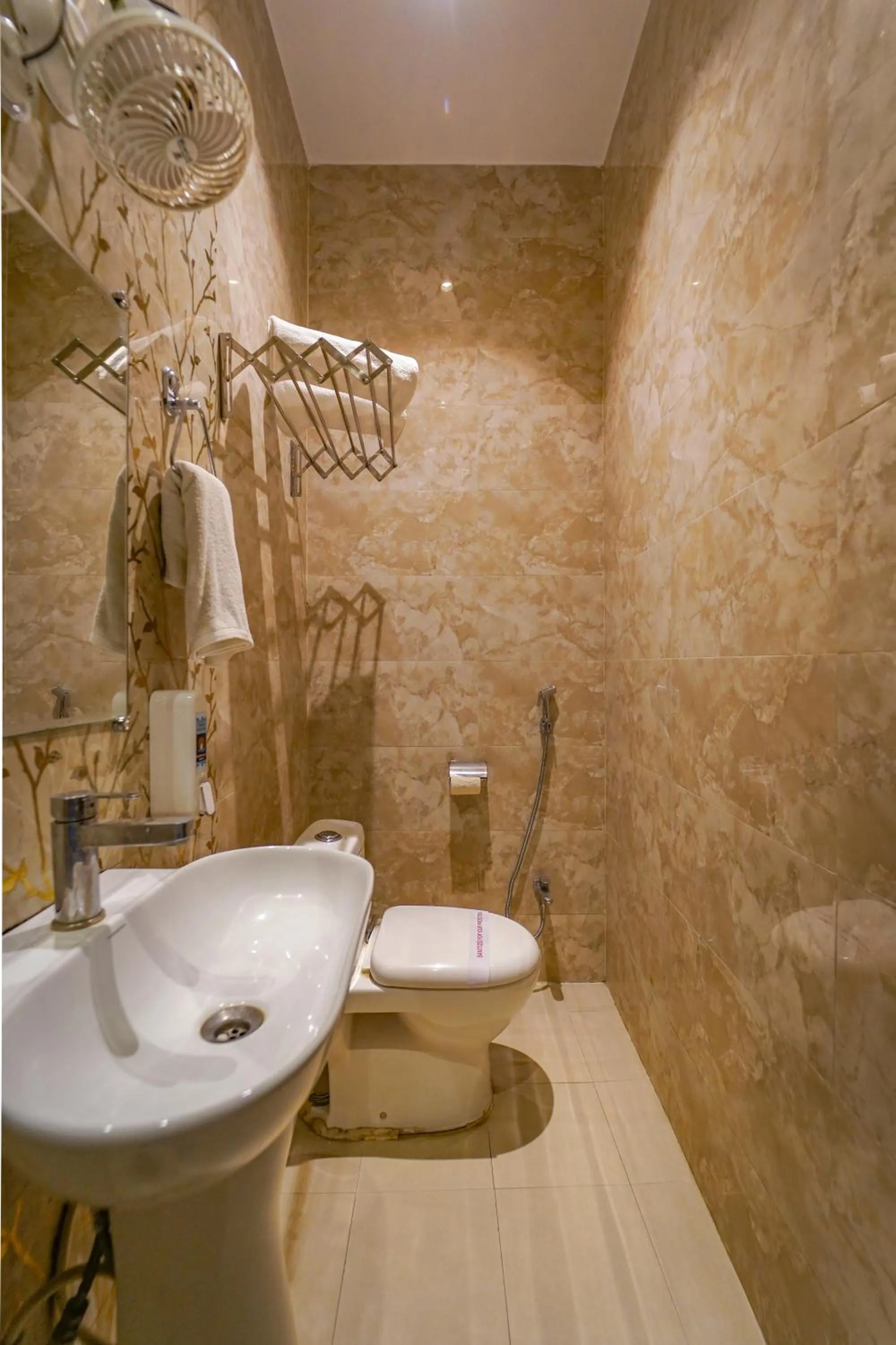 Shower in Shiv Rudraksh Resort, Near Assi Ghat