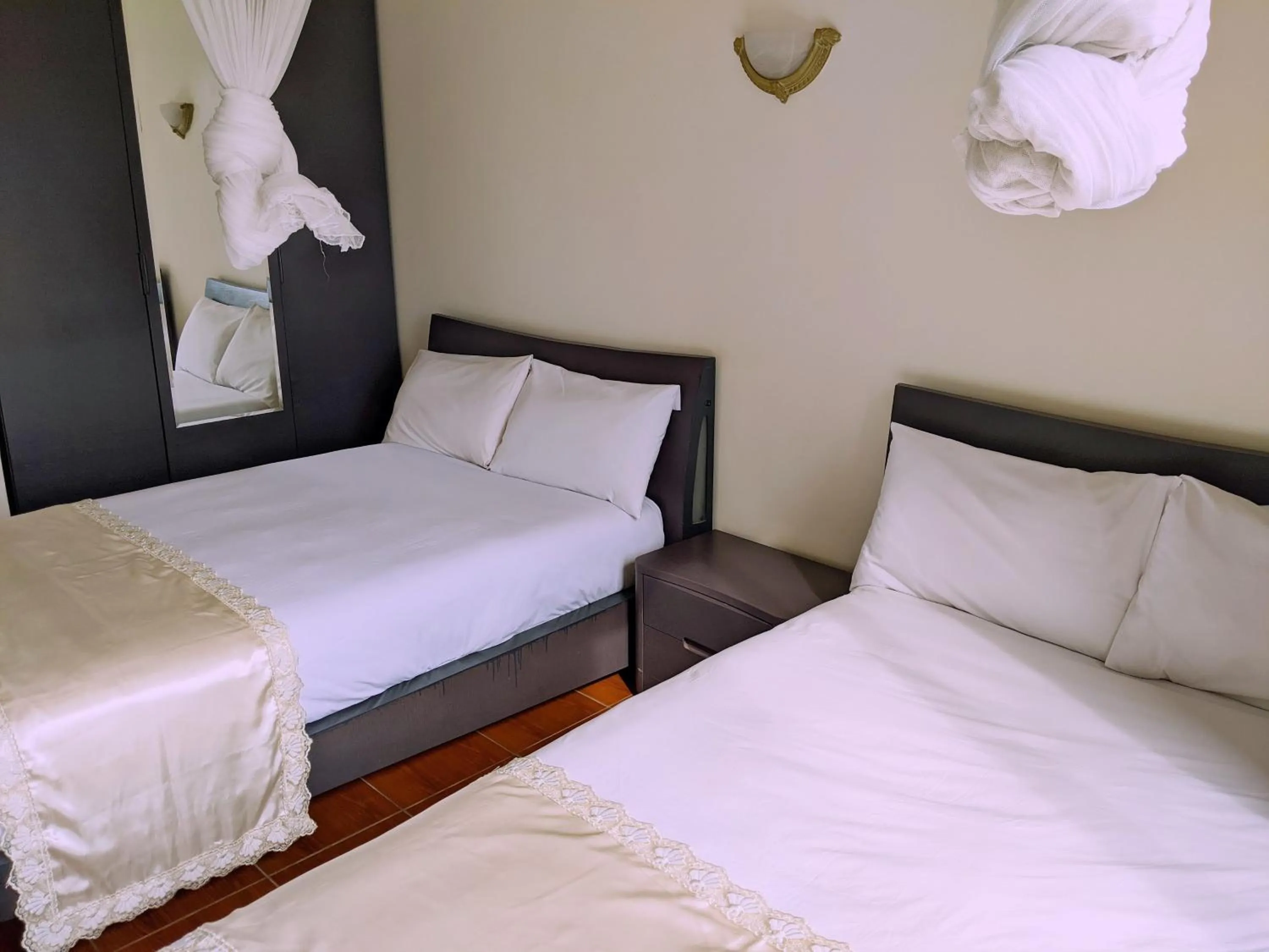 Bedroom, Bed in Prestige Hotel Suites