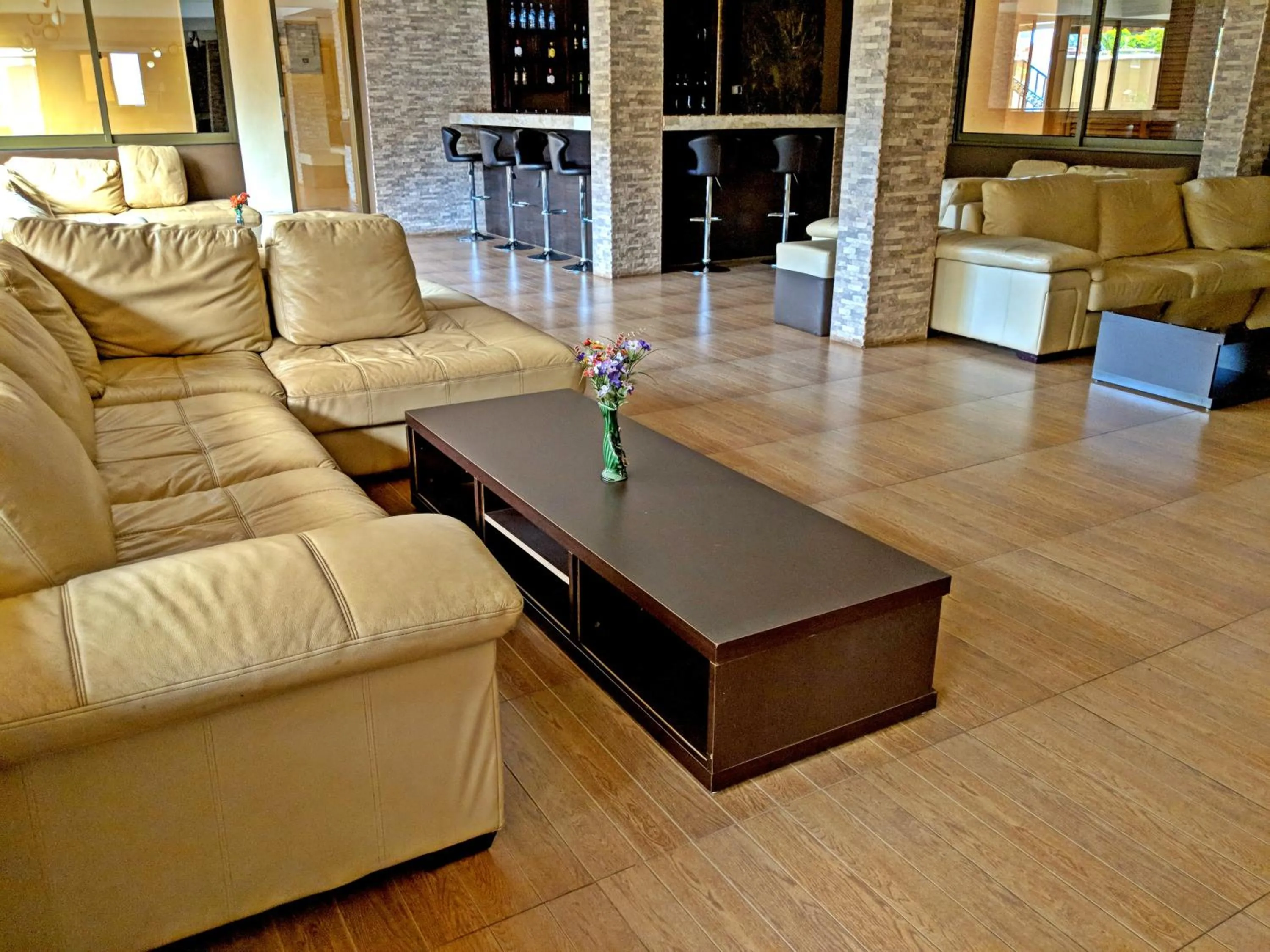 Lounge or bar in Prestige Hotel Suites