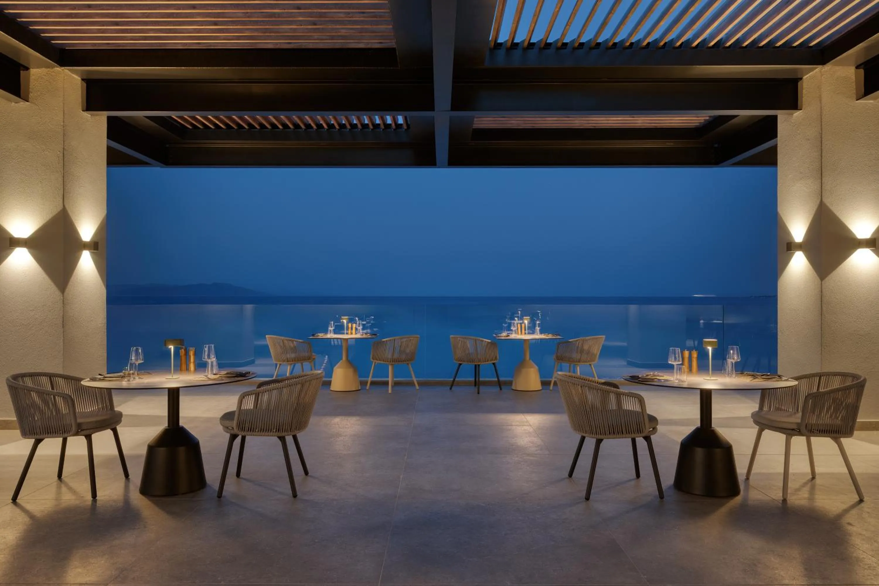 Restaurant/places to eat in Mosay All Suite Hotel