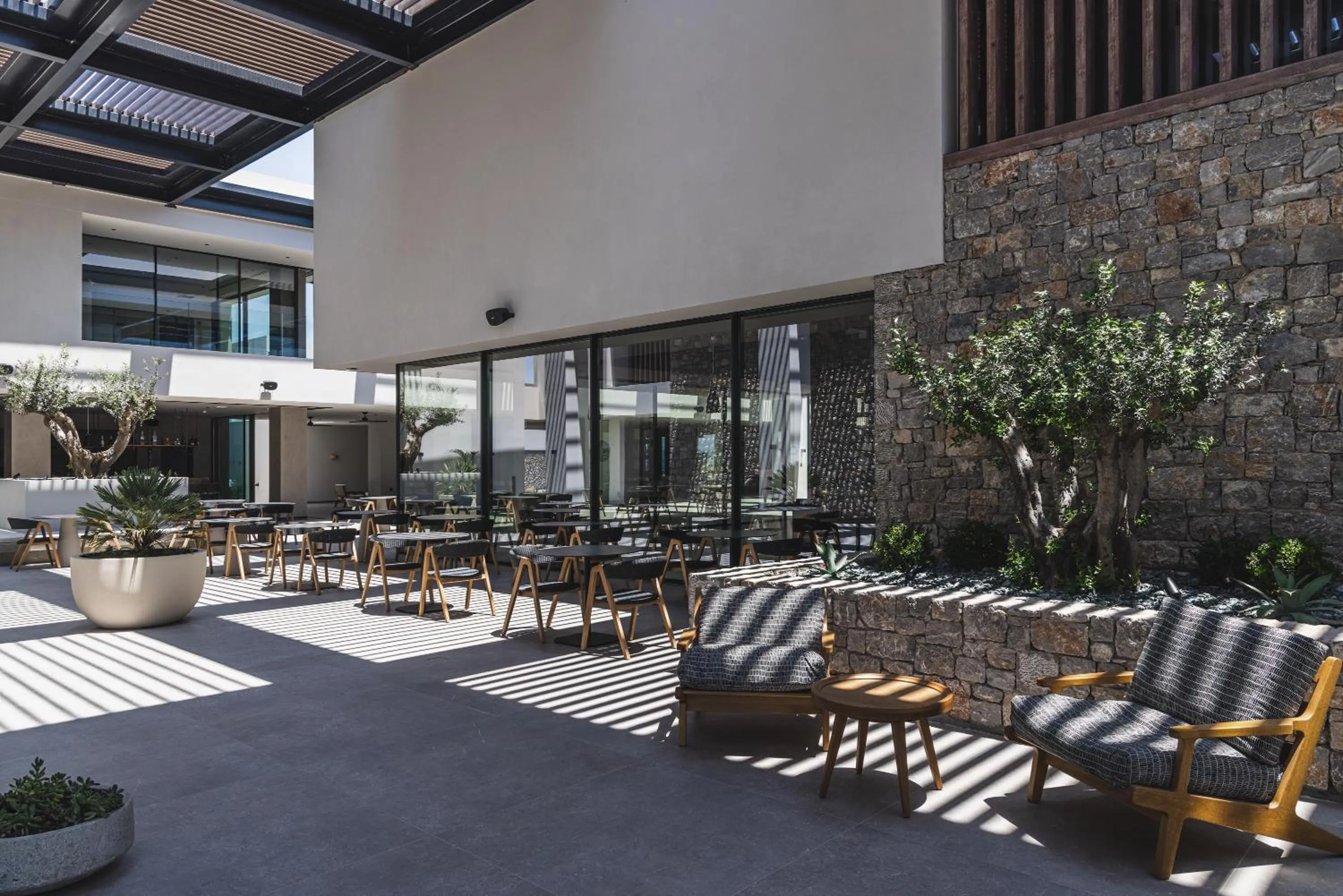 Restaurant/places to eat in Mosay All Suite Hotel