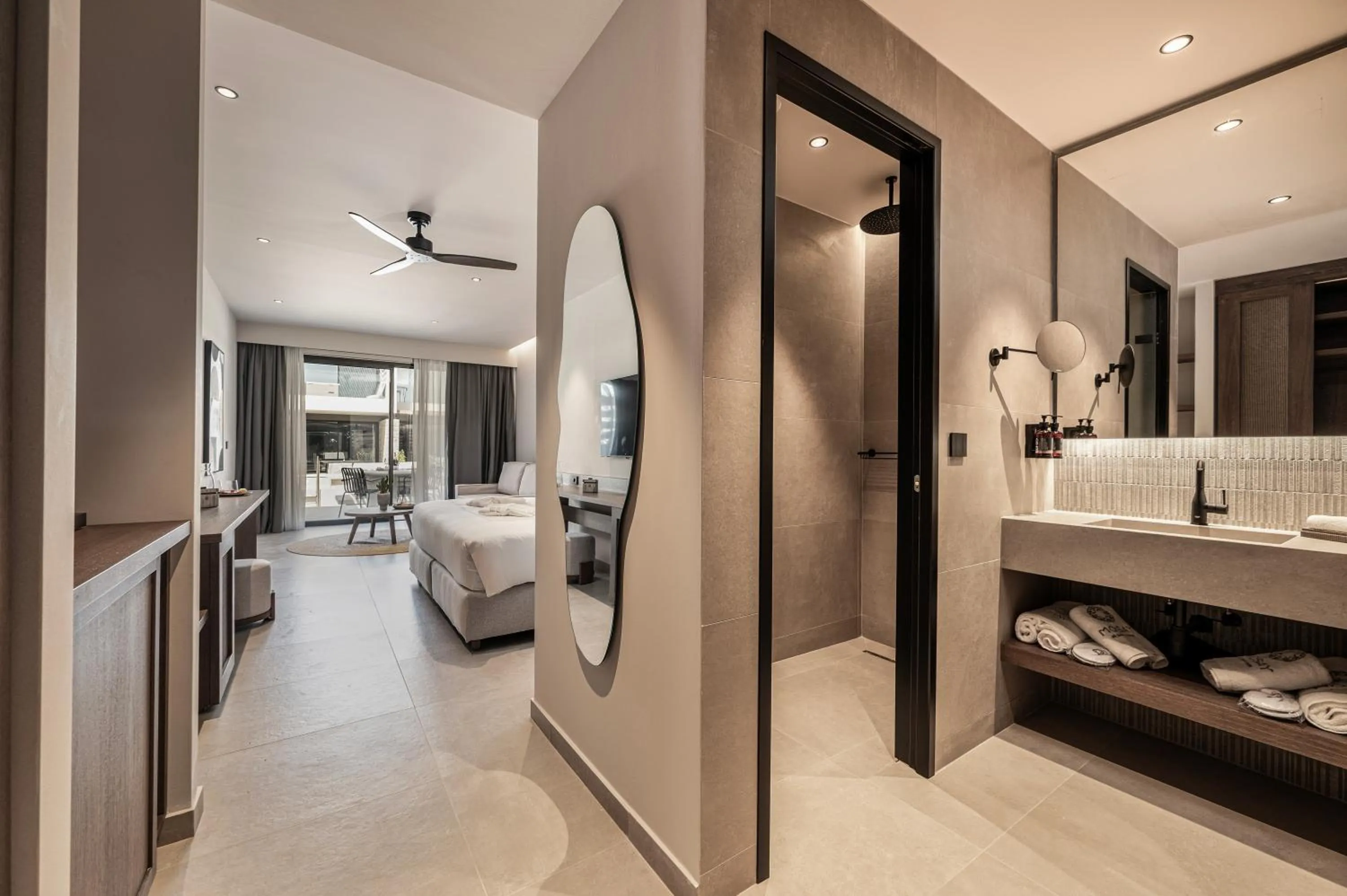 Bathroom, Bed in Mosay All Suite Hotel