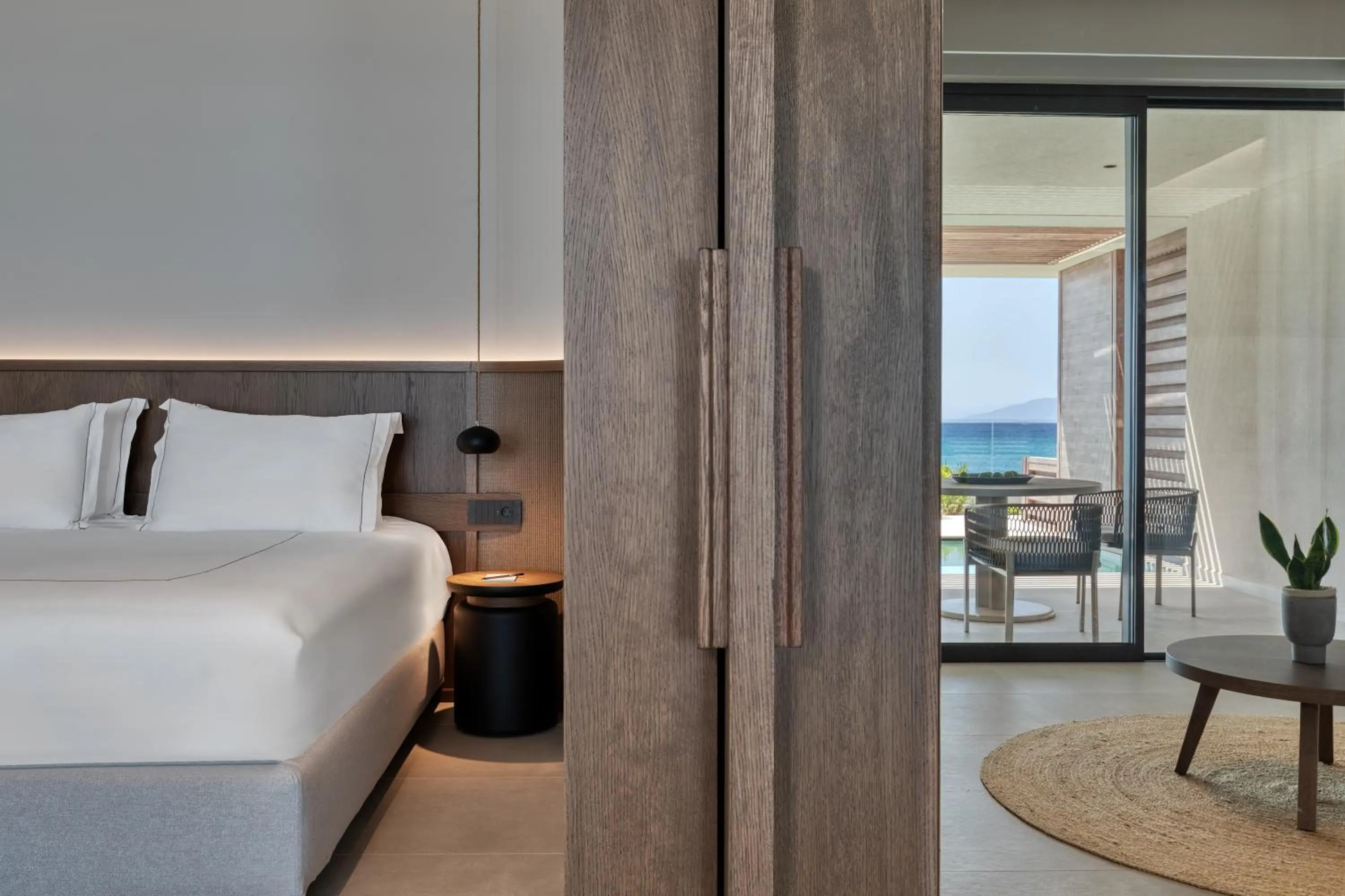 Patio, Bed in Mosay All Suite Hotel