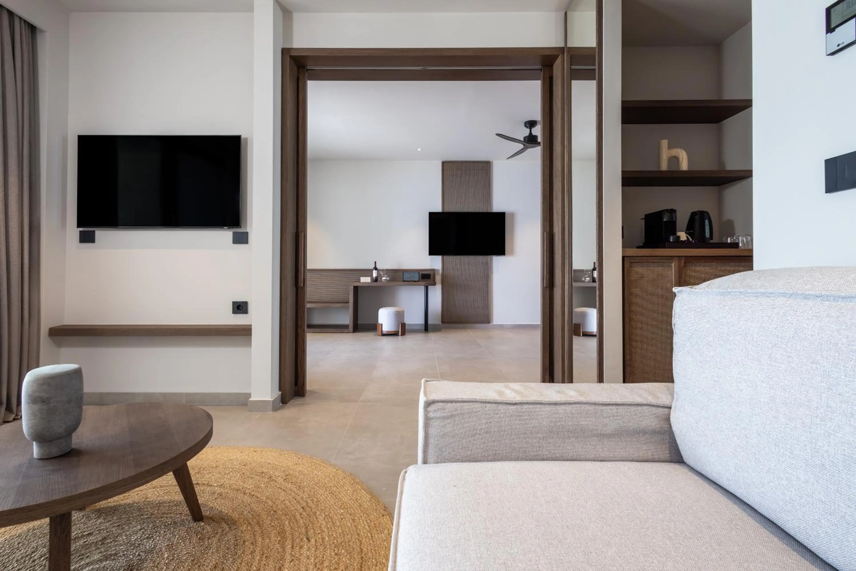 TV and multimedia, Bed in Mosay All Suite Hotel