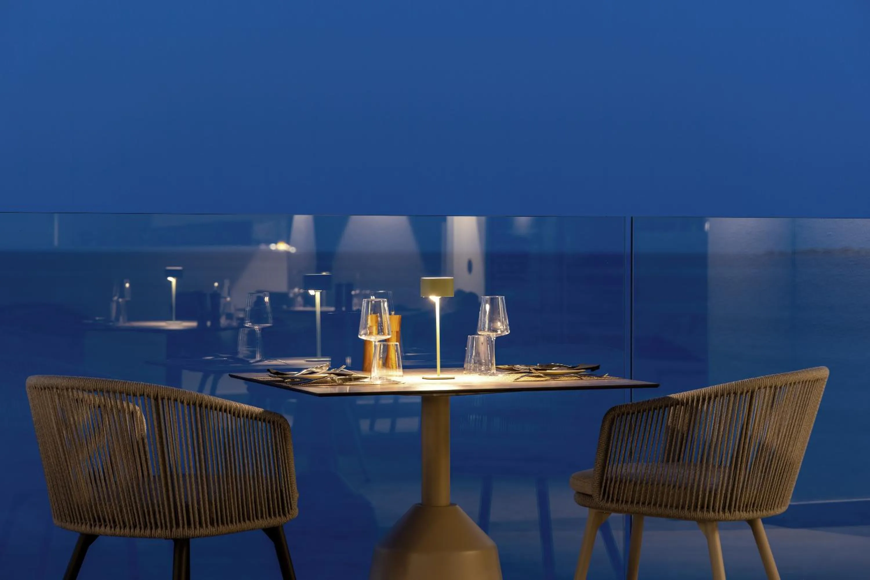 Restaurant/places to eat in Mosay All Suite Hotel