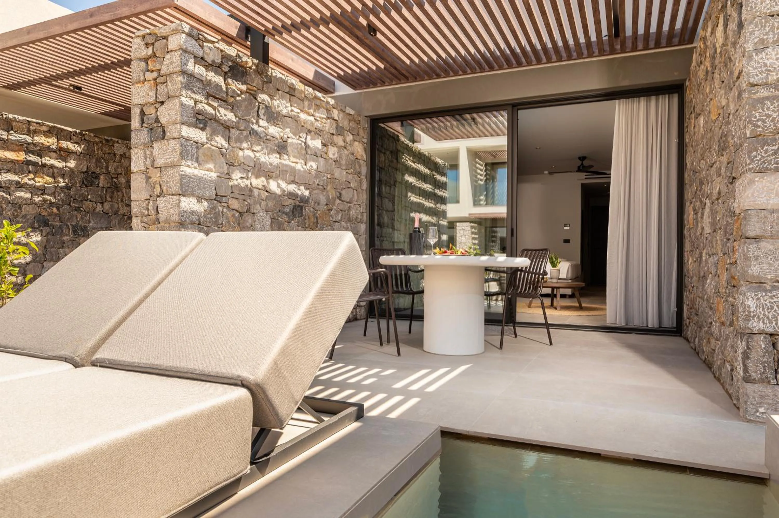 Balcony/Terrace in Mosay All Suite Hotel