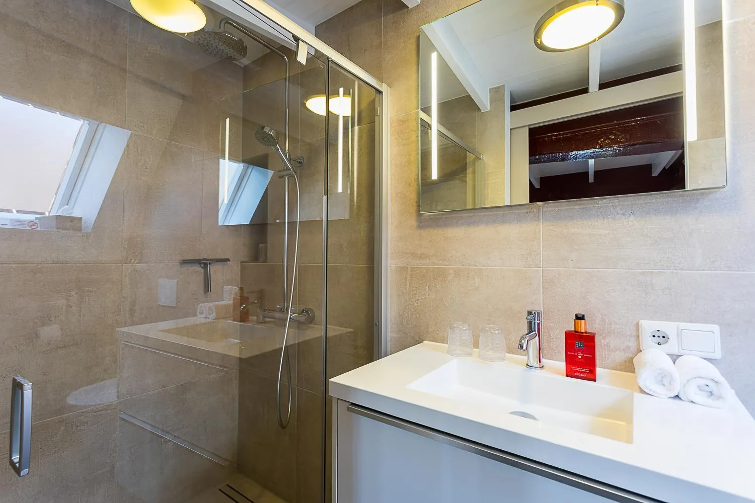 Bathroom in B&B Parijs aan de Kaai