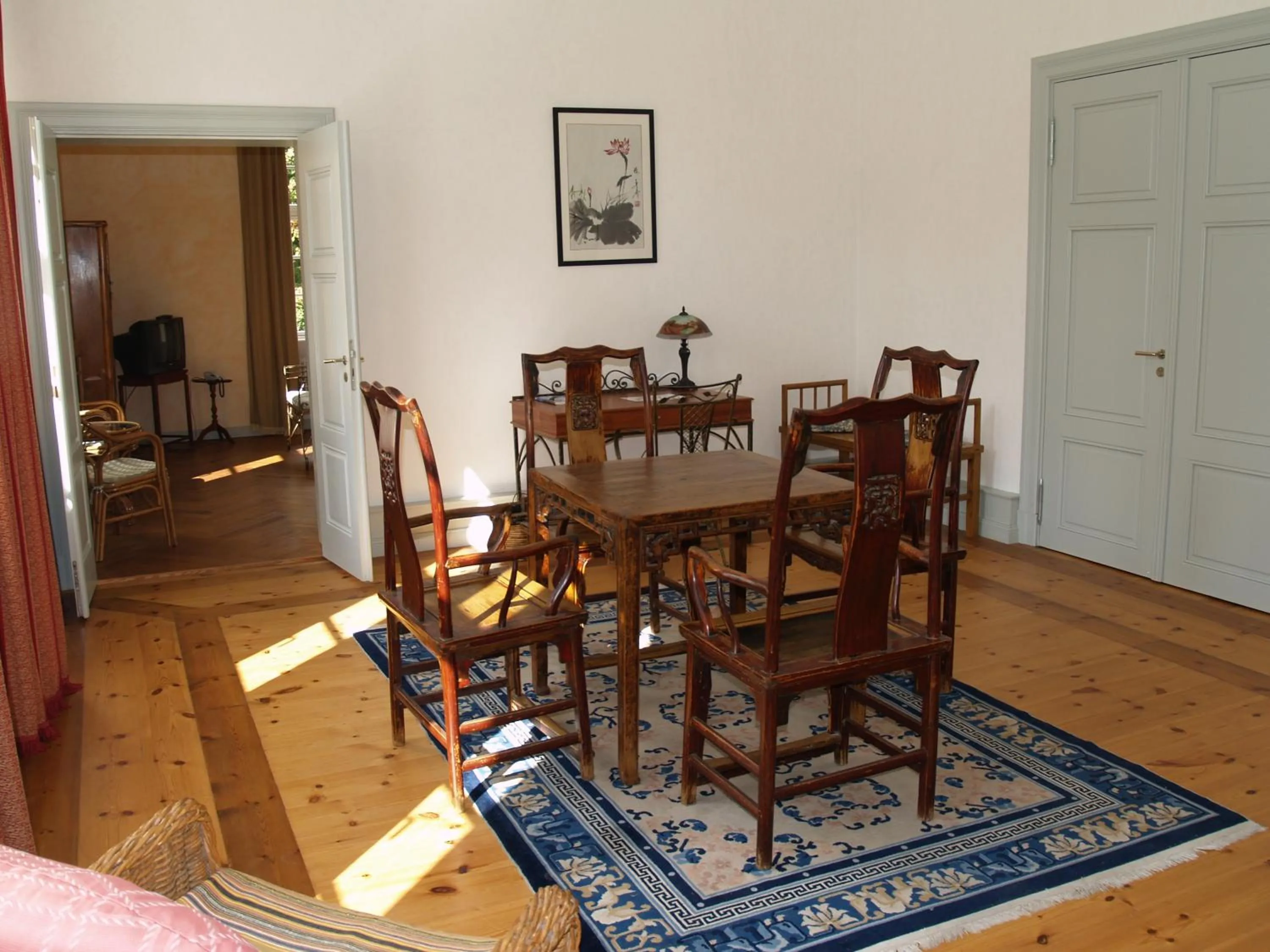 Communal lounge/ TV room in Landhaus Schloss Kölzow