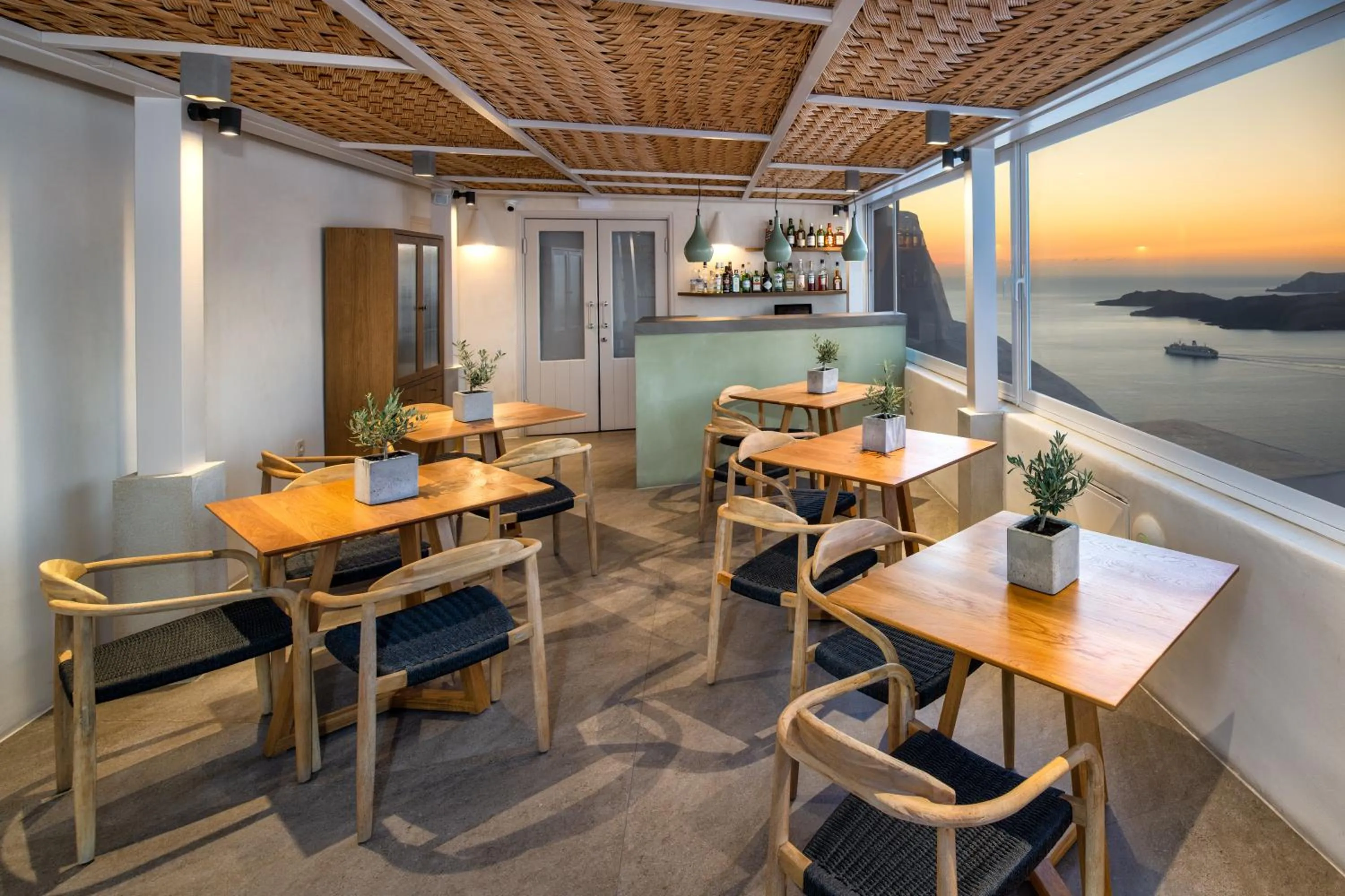 Restaurant/places to eat in Villa Irini Fira - Adults Only