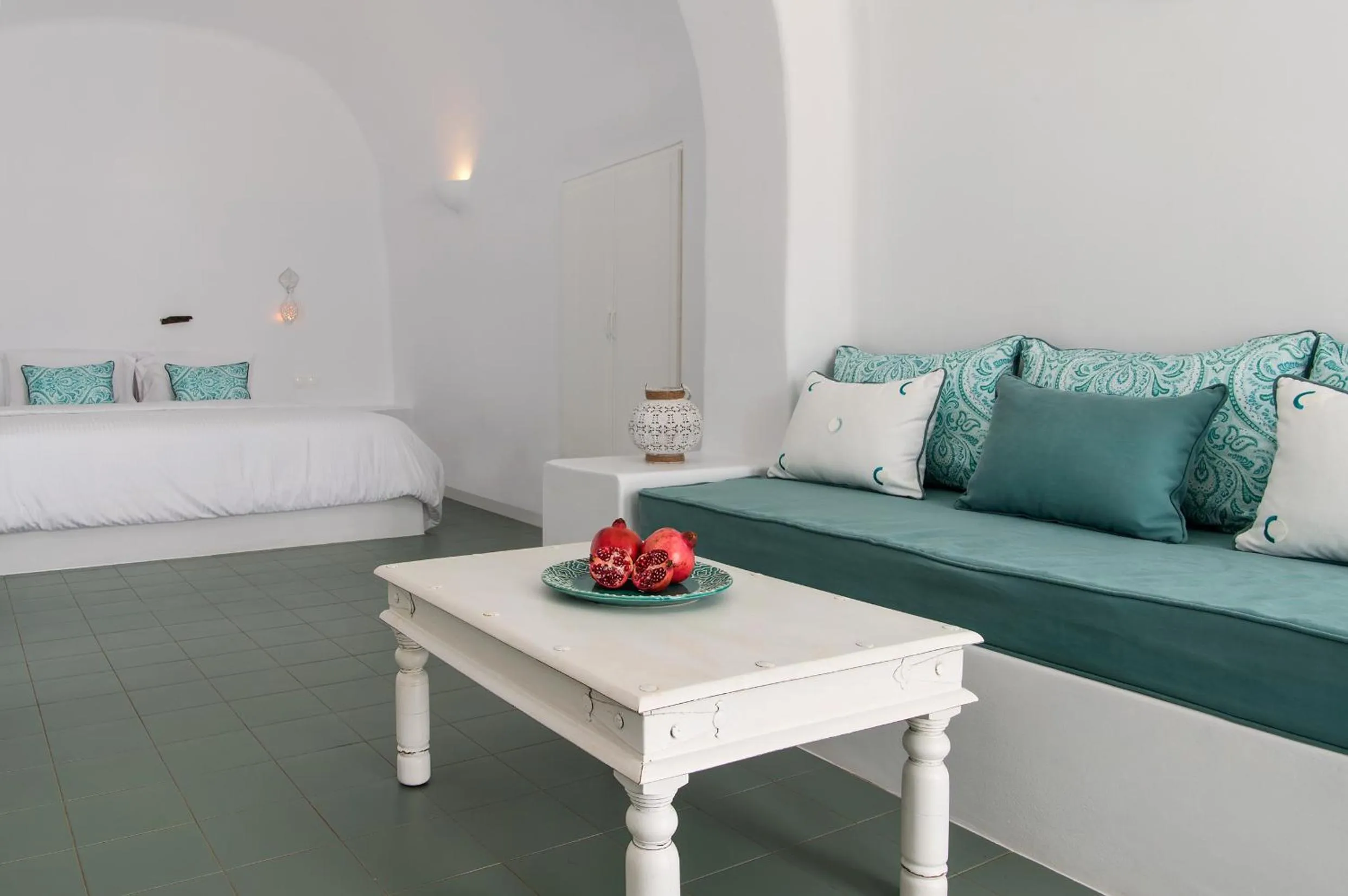 Living room, Bed in Villa Irini Fira - Adults Only