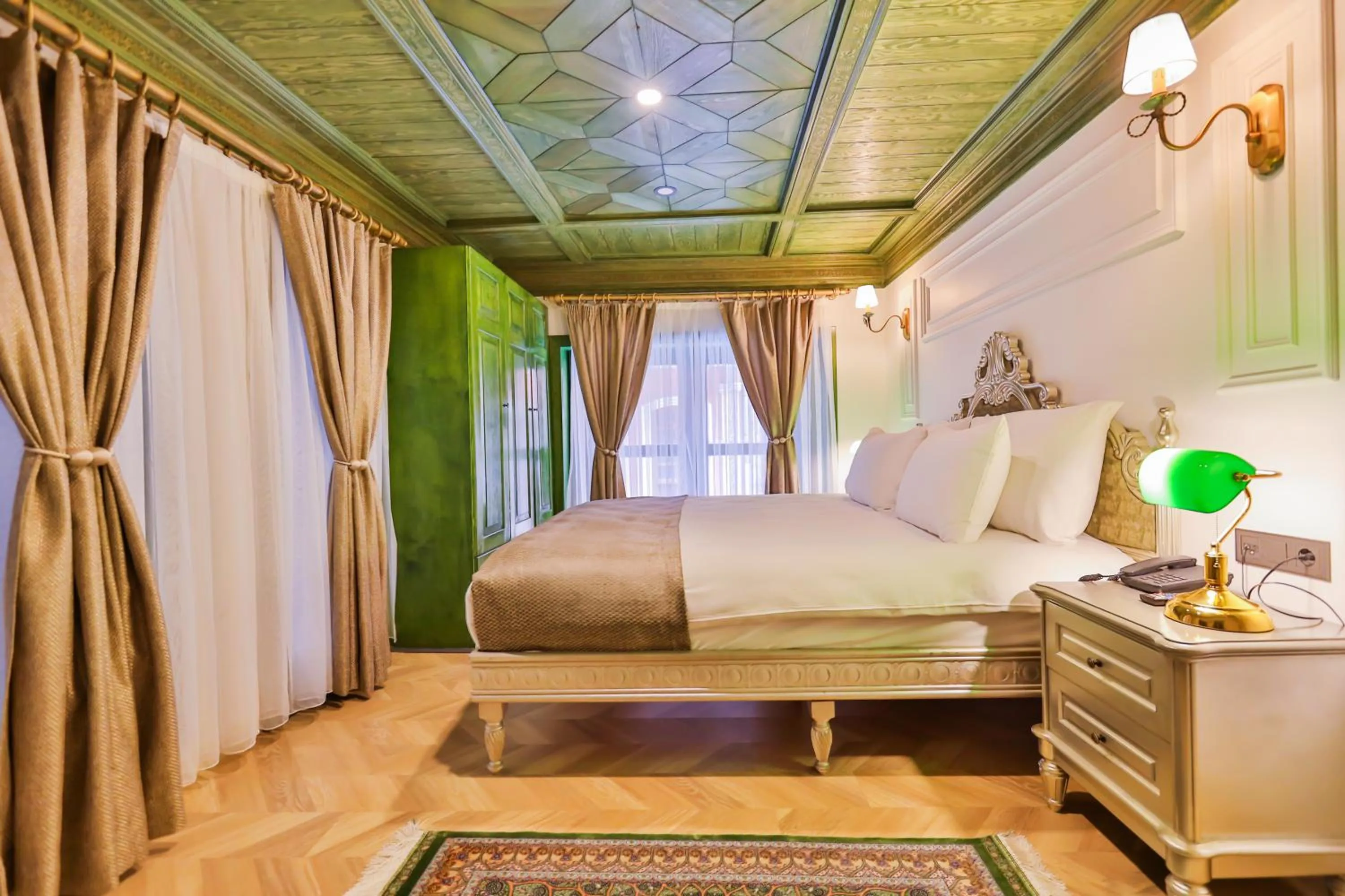 Bed in Emerald Mansion Hotel