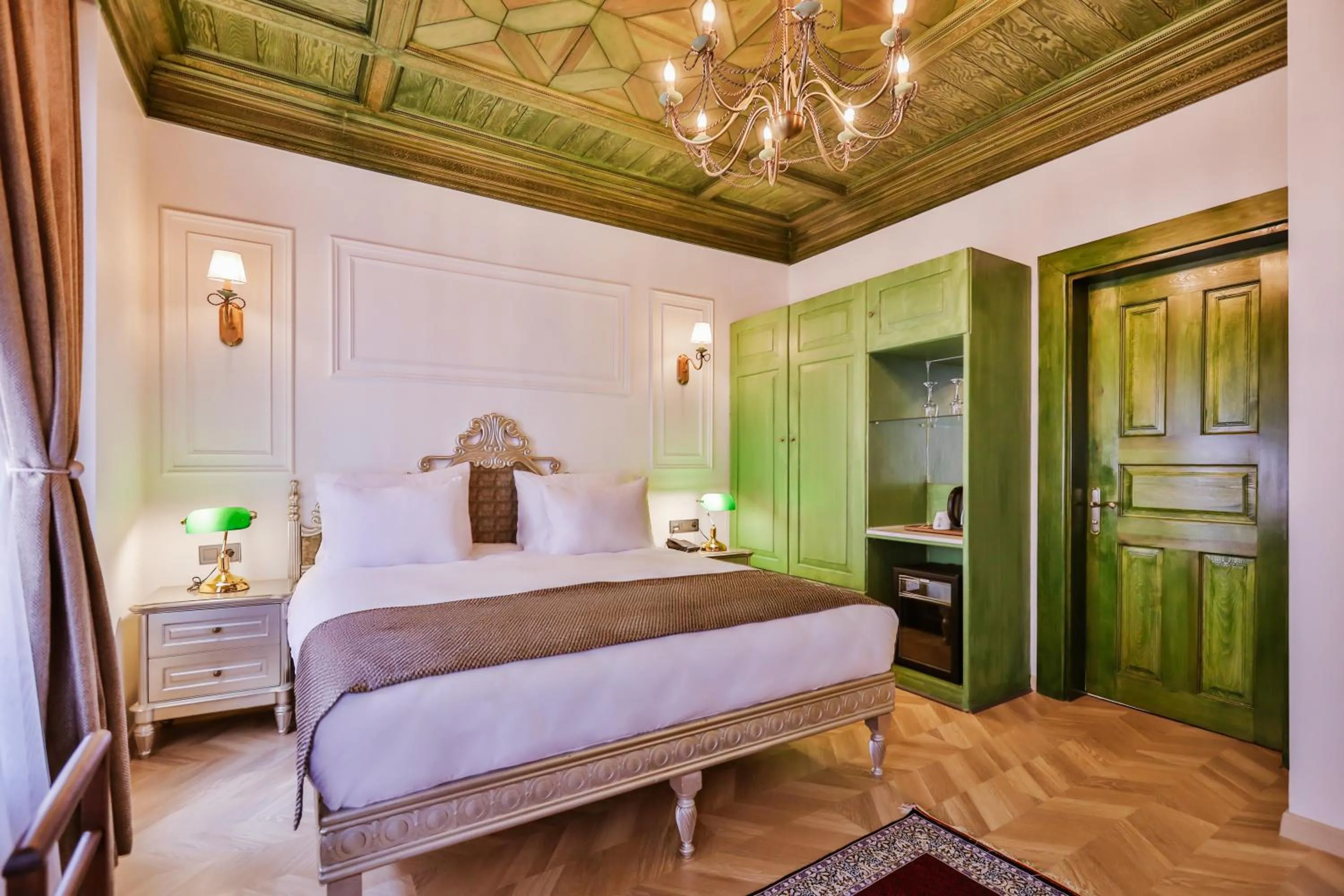 Bed in Emerald Mansion Hotel