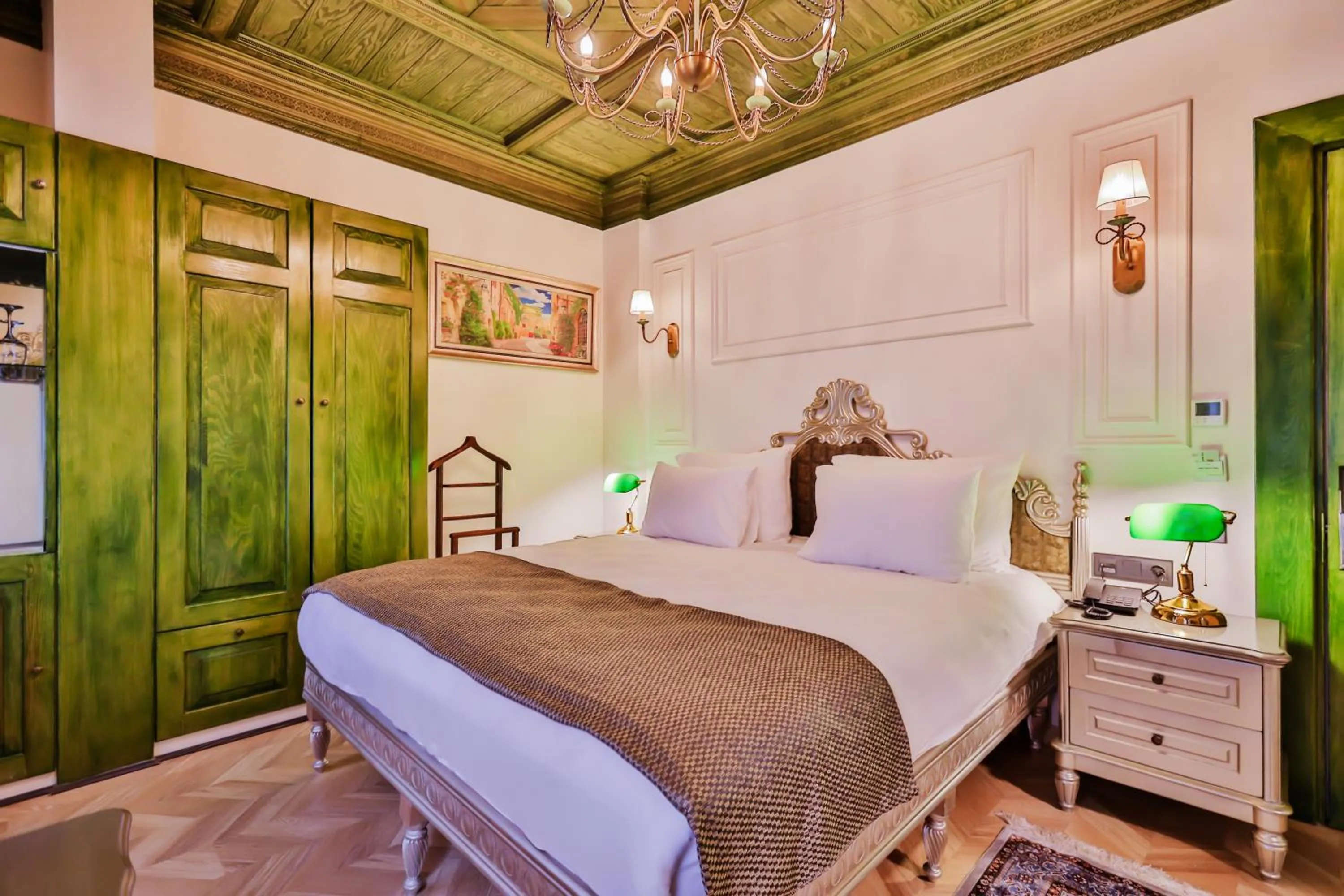 Bed in Emerald Mansion Hotel