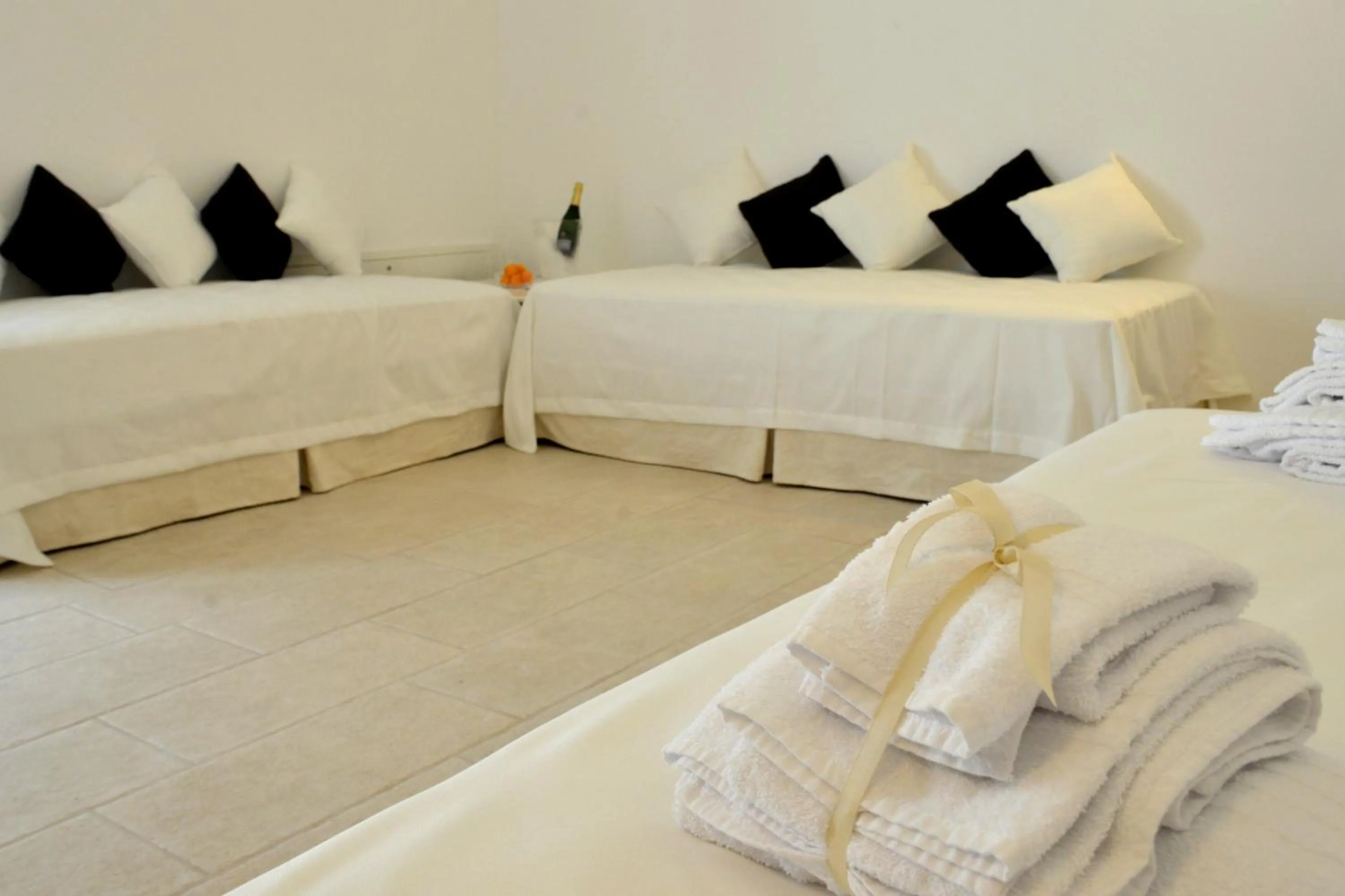 Decorative detail, Bed in Masseria Palane