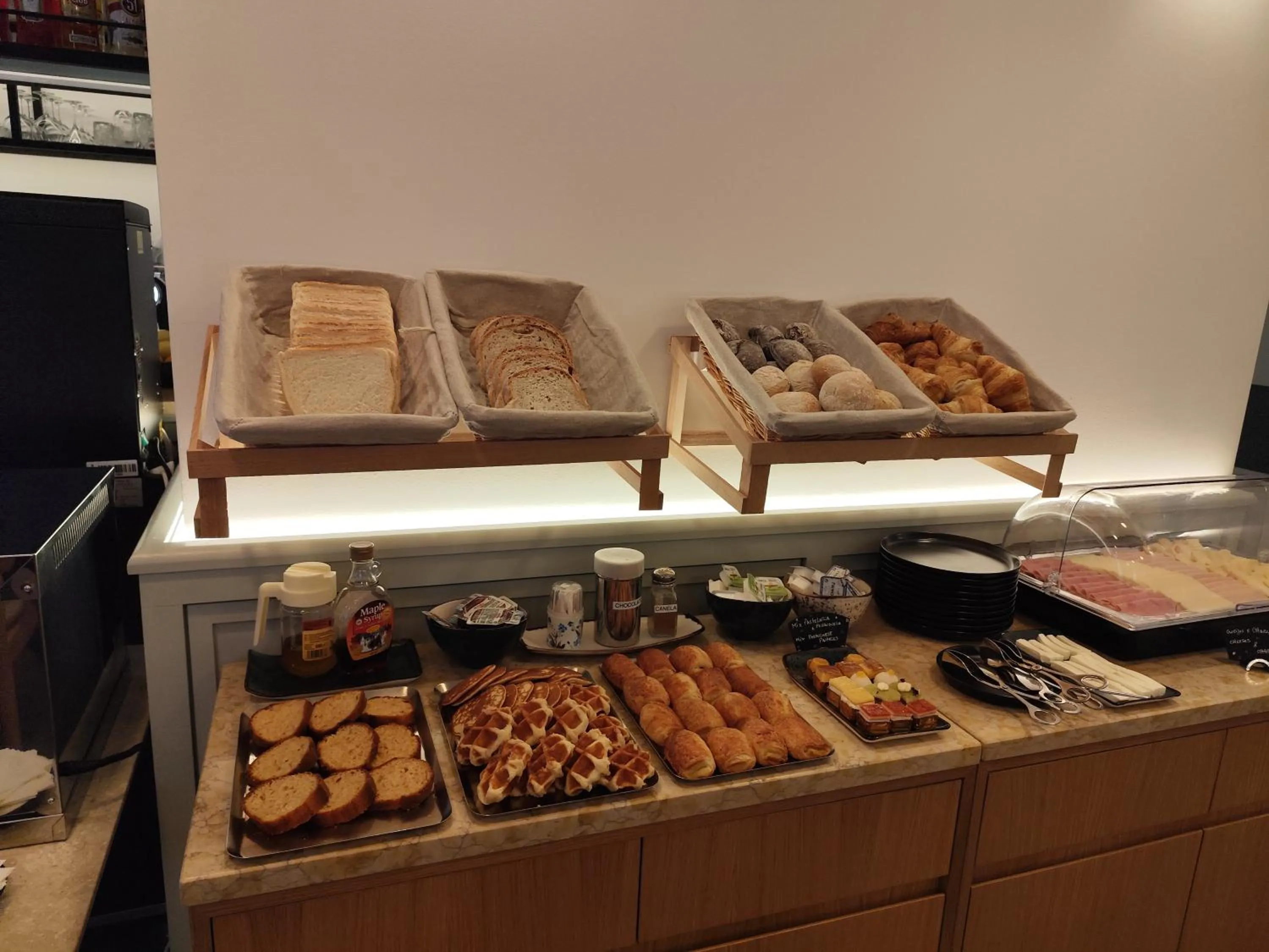 Breakfast in Bacalhoeiros 125 Hotel