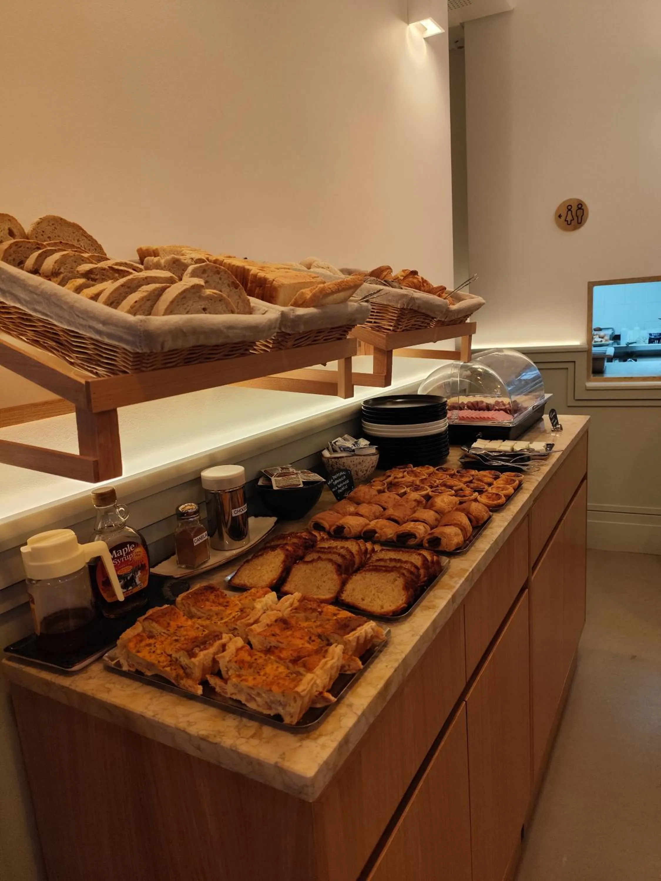 Breakfast in Bacalhoeiros 125 Hotel