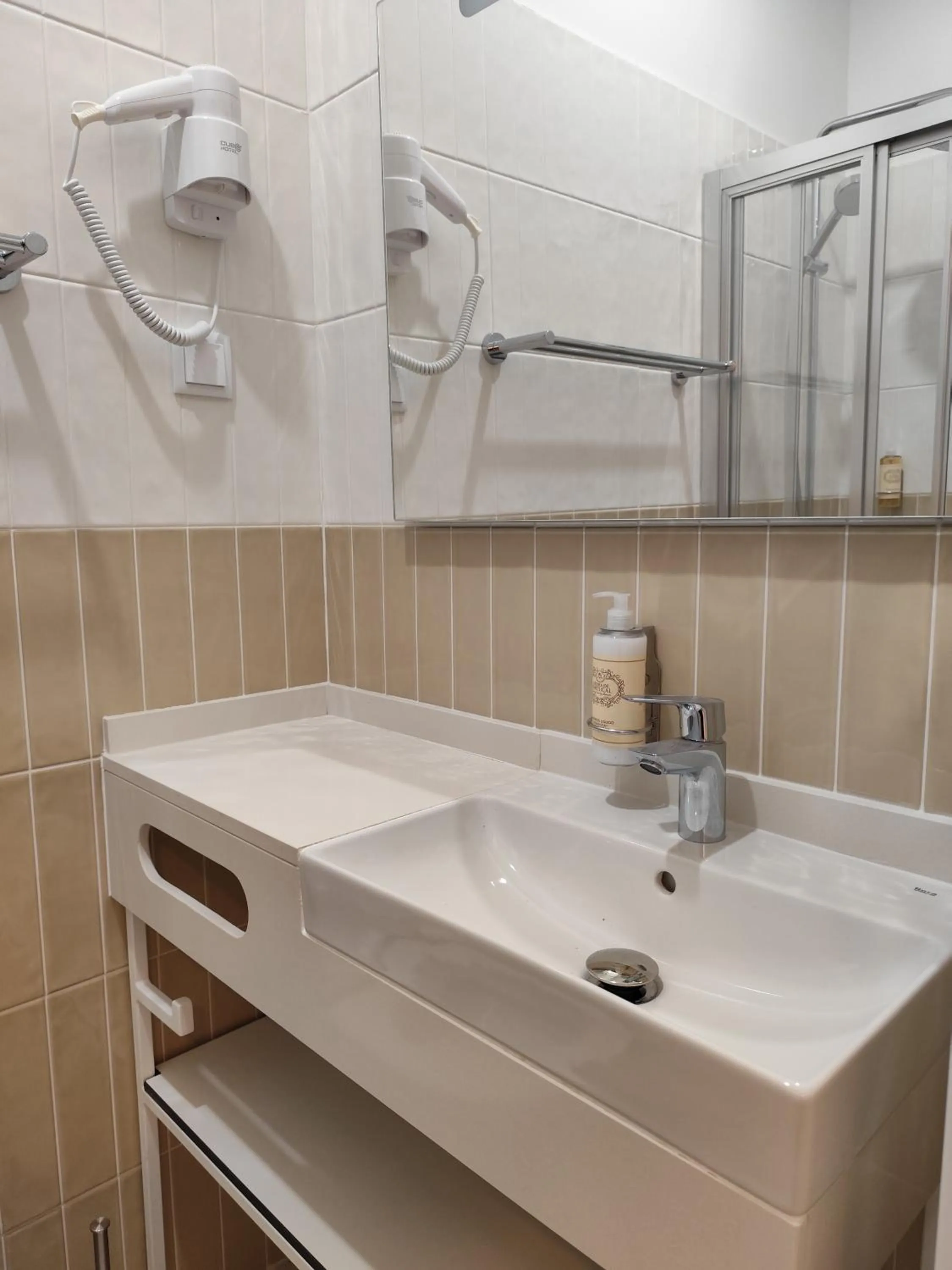 Bacalhoeiros 125 Hotel