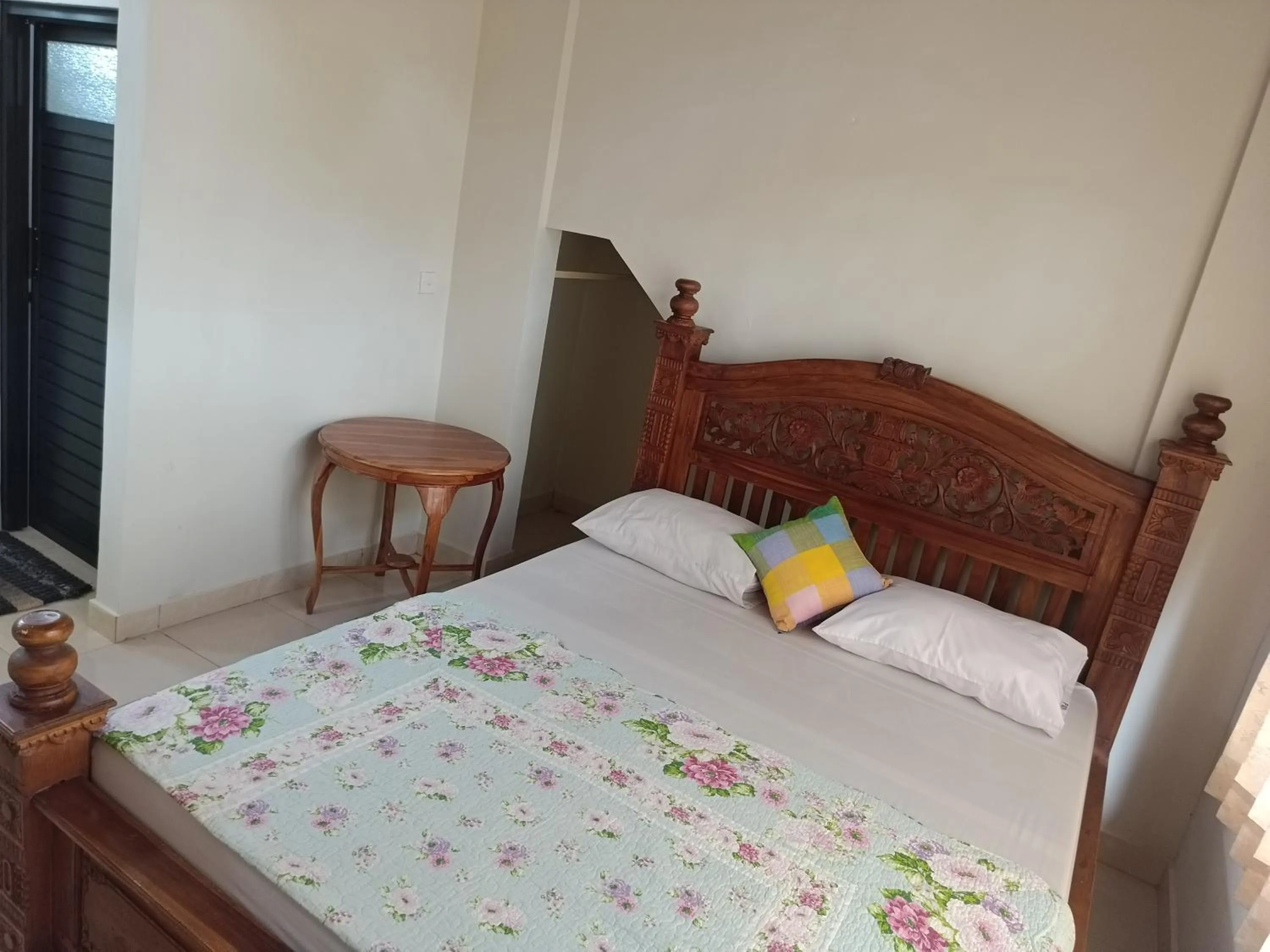 Bed in Nyoman House Ubud