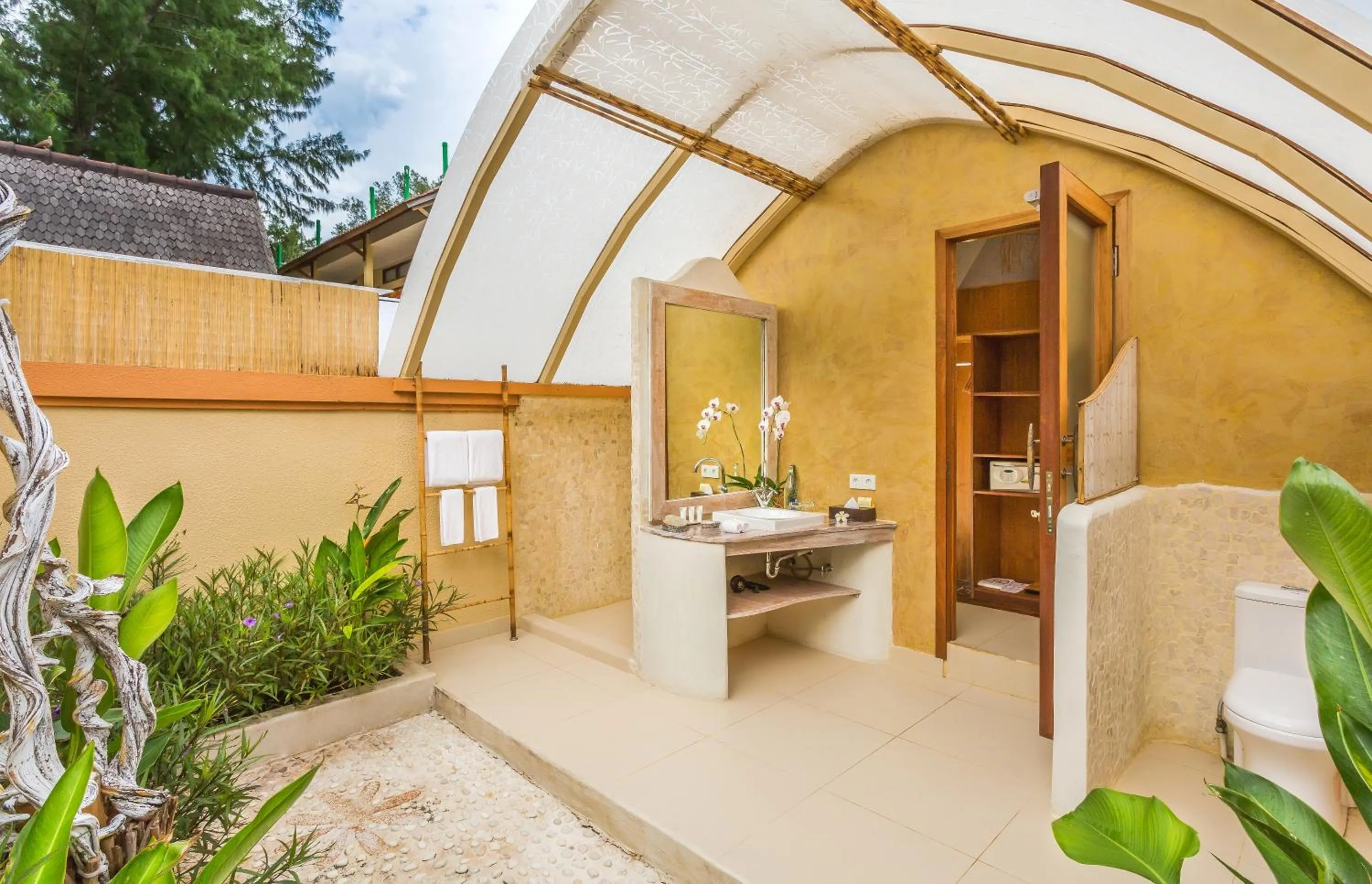 Bathroom in Pearl of Trawangan