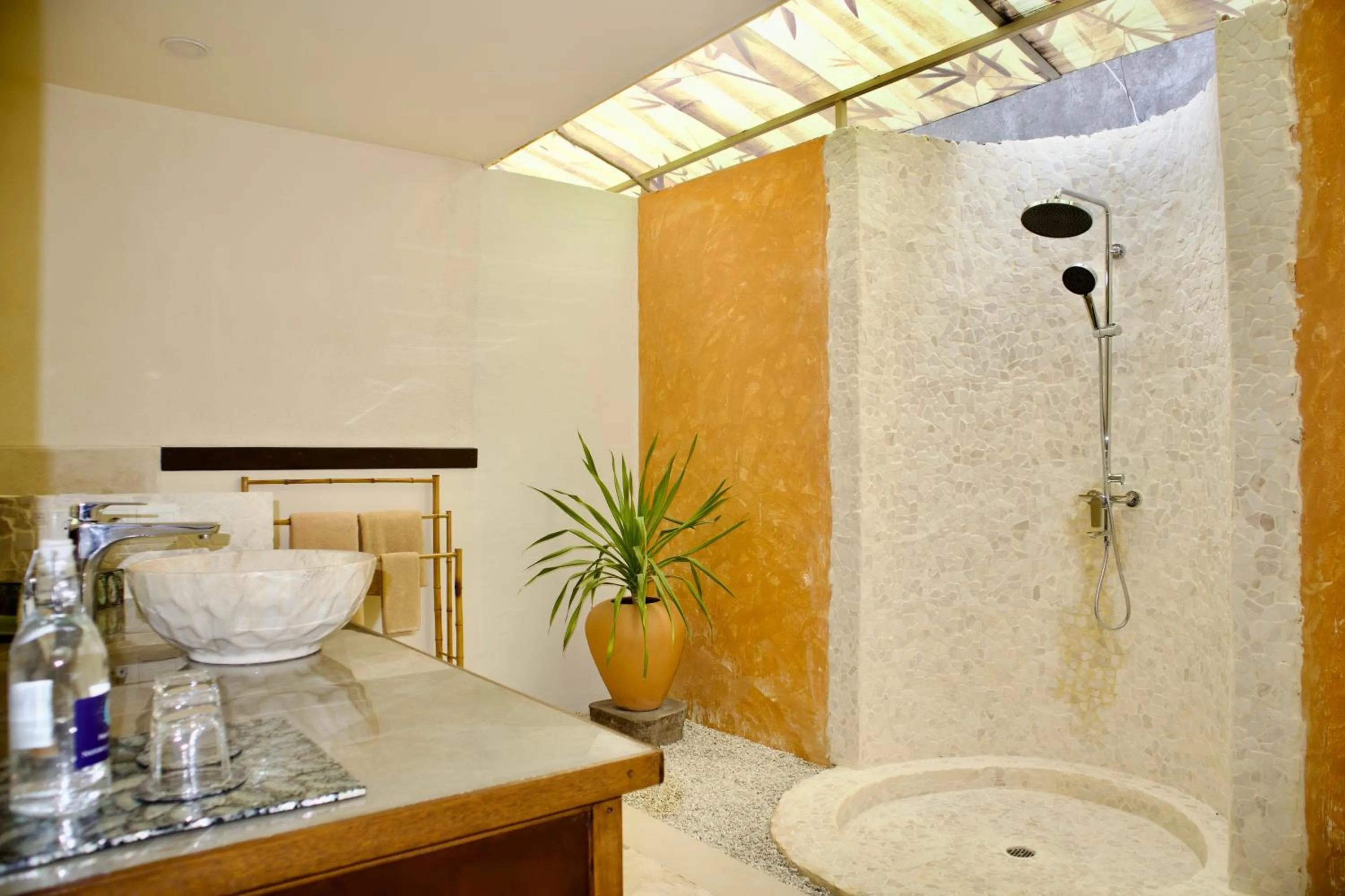 Bathroom in Pearl of Trawangan