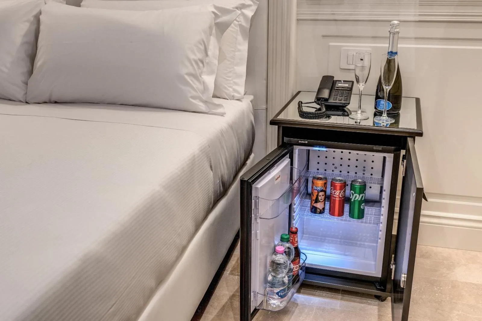 Drinks, Bed in ACA Hotel Viminale