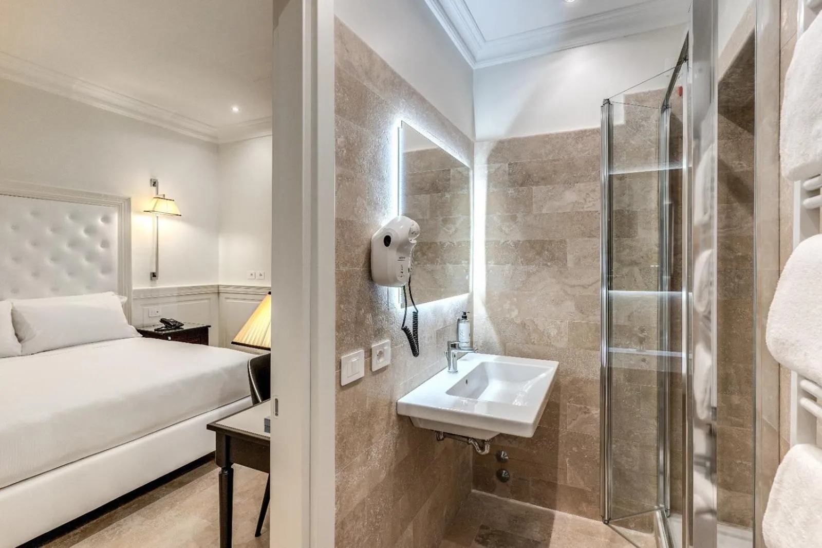 Bathroom, Bed in ACA Hotel Viminale